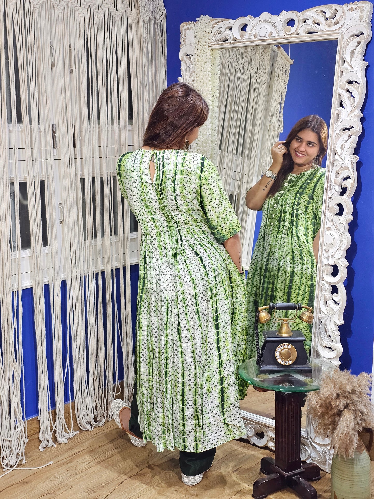 Jeenas apple cut kurta with pant