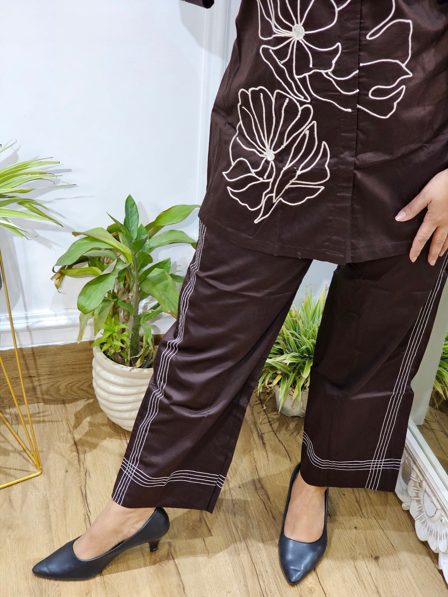 Jeenas brown thread detailed cordset
