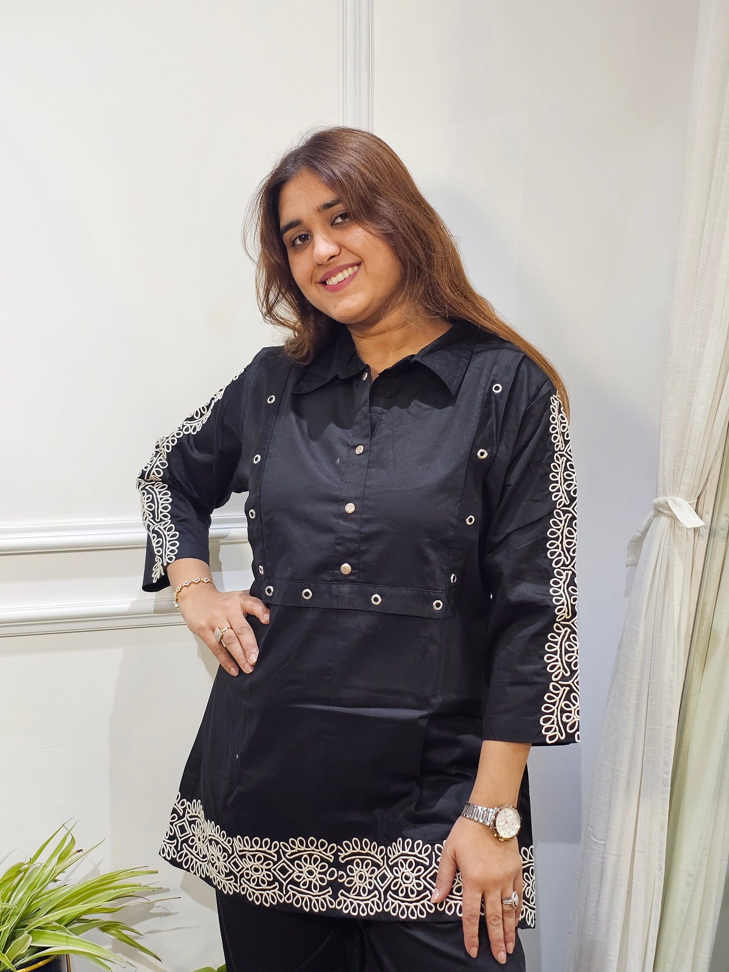 Jeenas black thread detail cordset