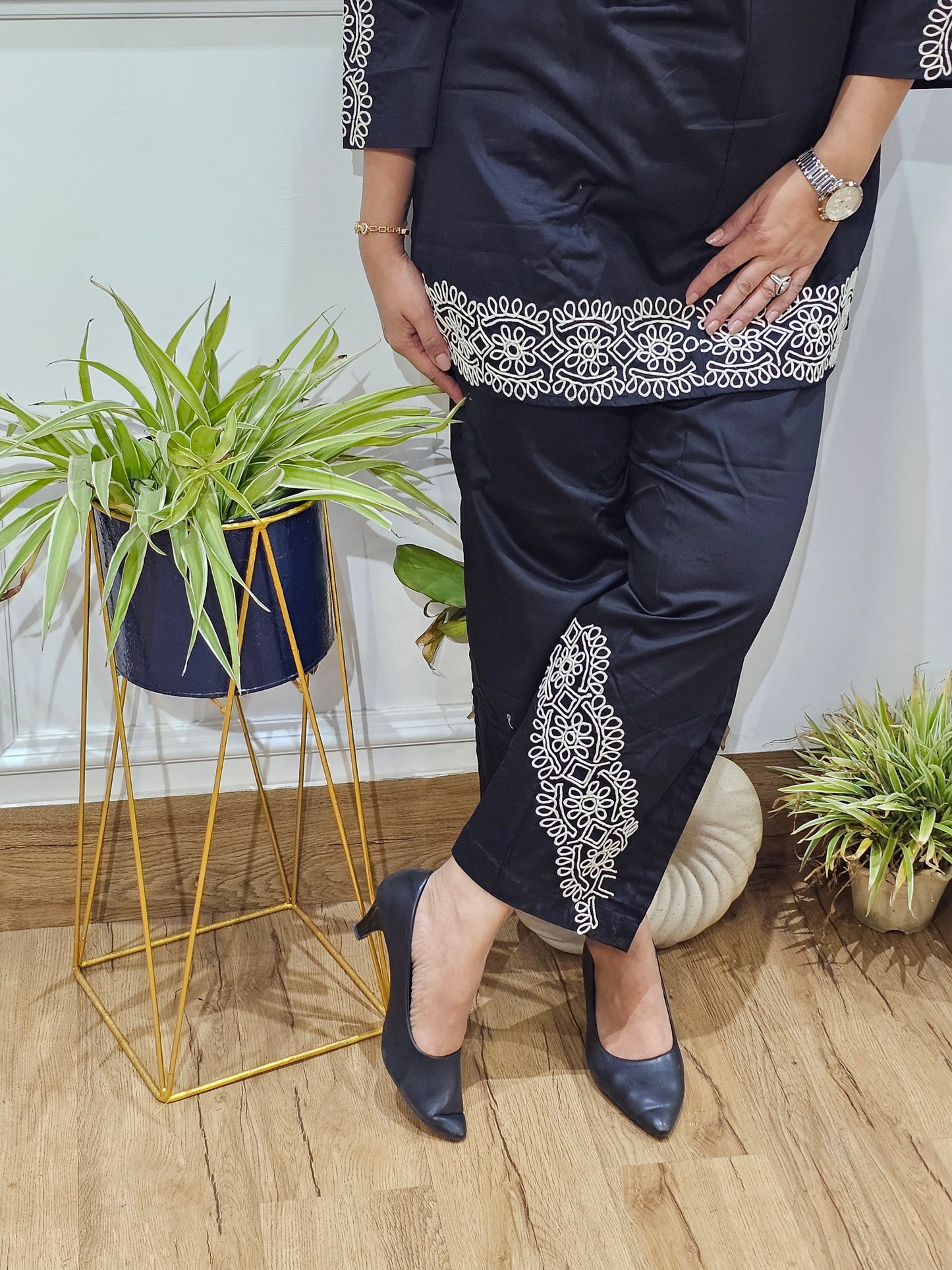 Jeenas black thread detail cordset