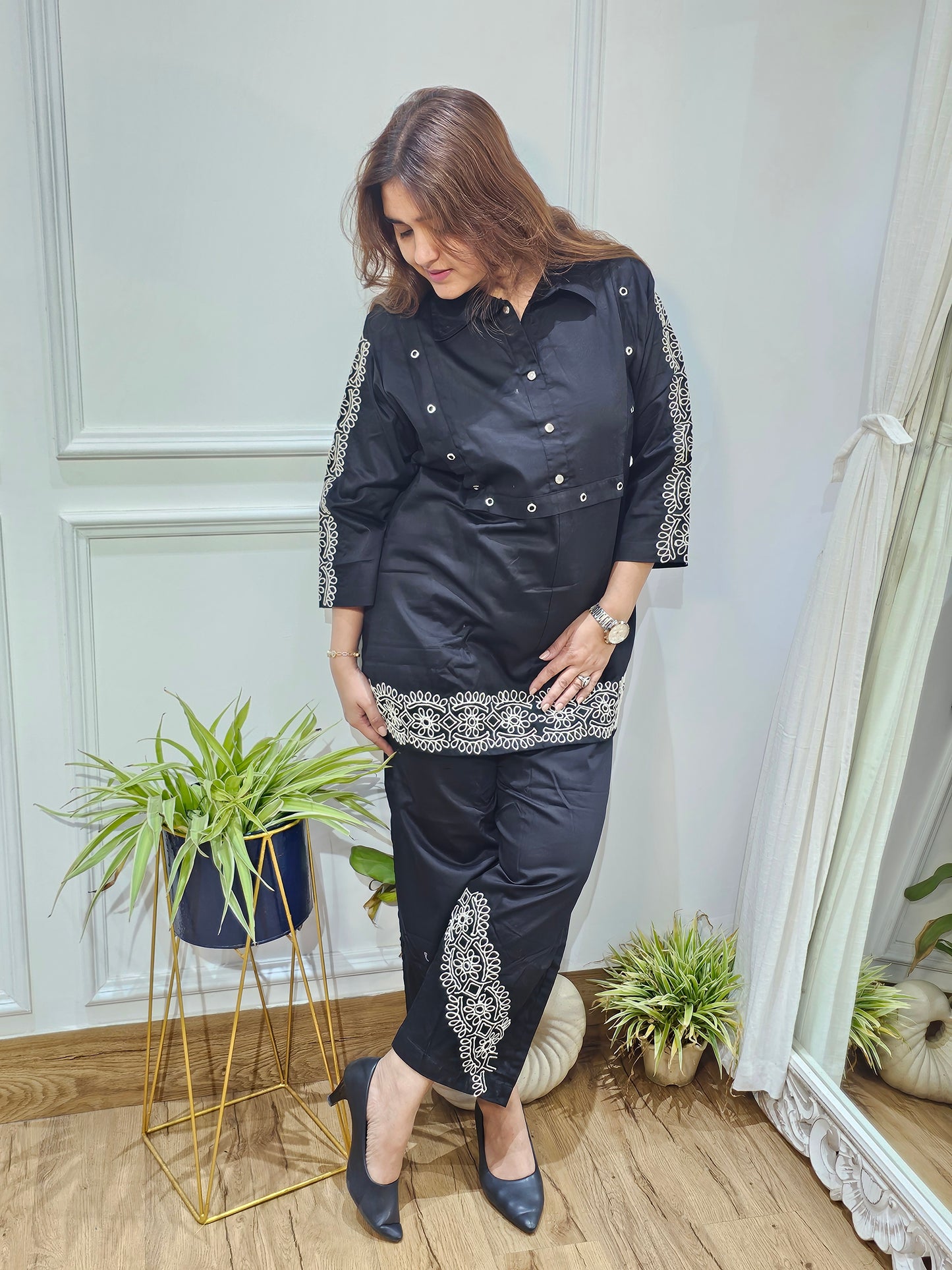 Jeenas black thread detail cordset