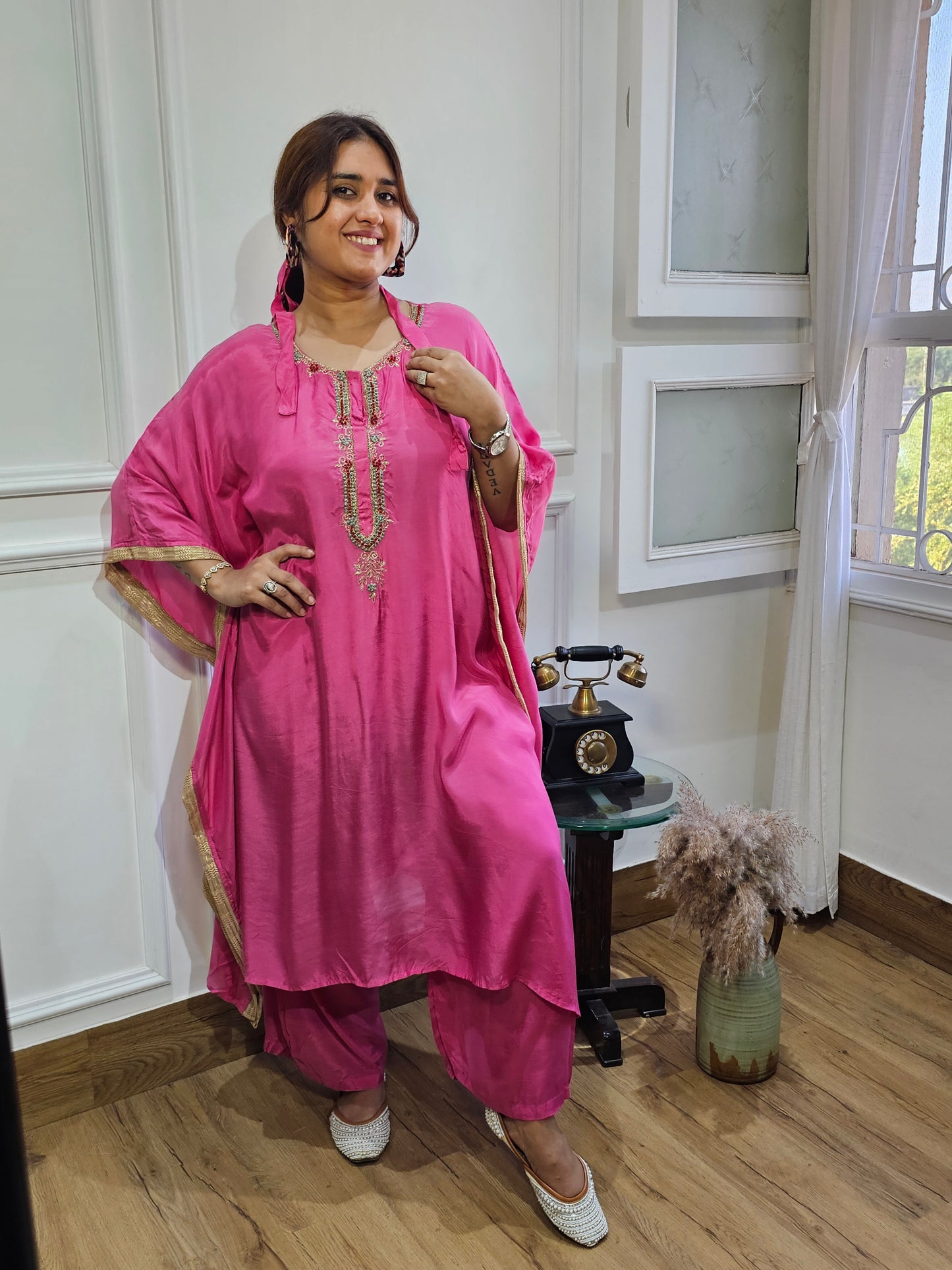 Jeenas kafta pink cordset