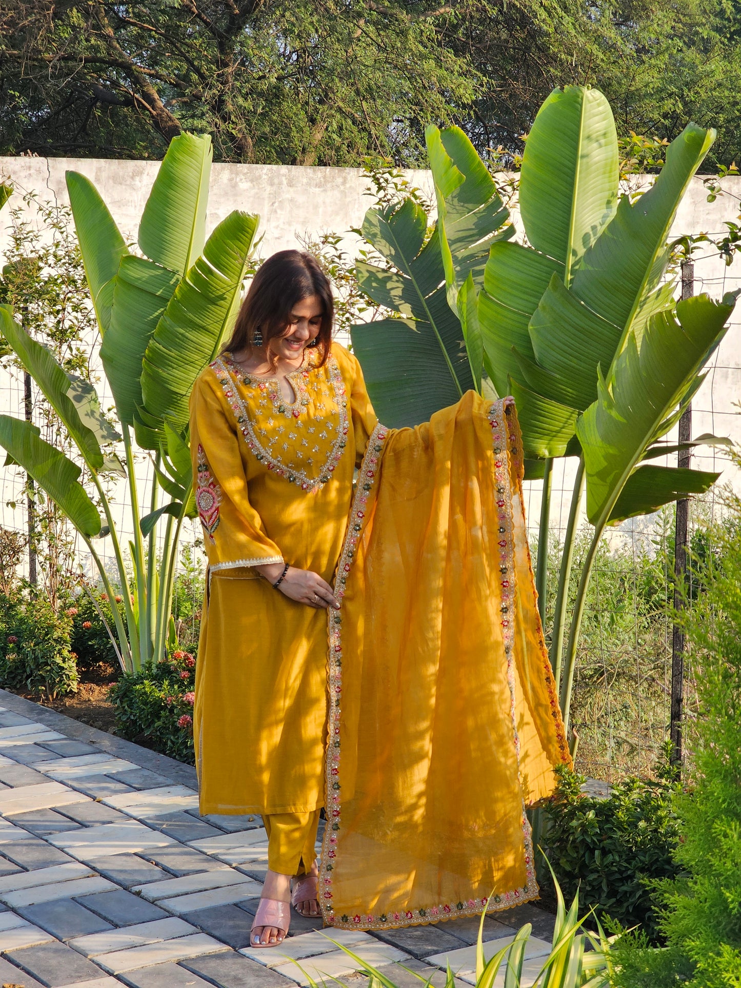 Jeenas heavy embroidered suit set