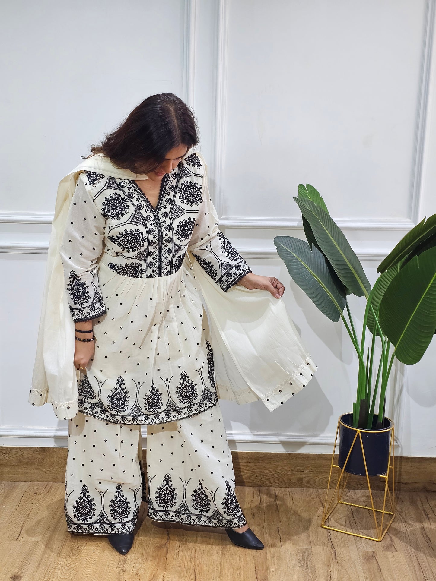 Jeenas ivory black embroidered suit set
