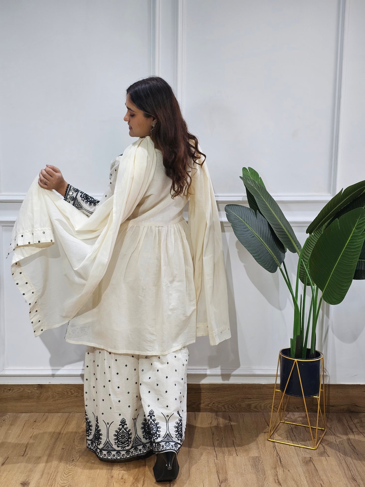 Jeenas ivory black embroidered suit set