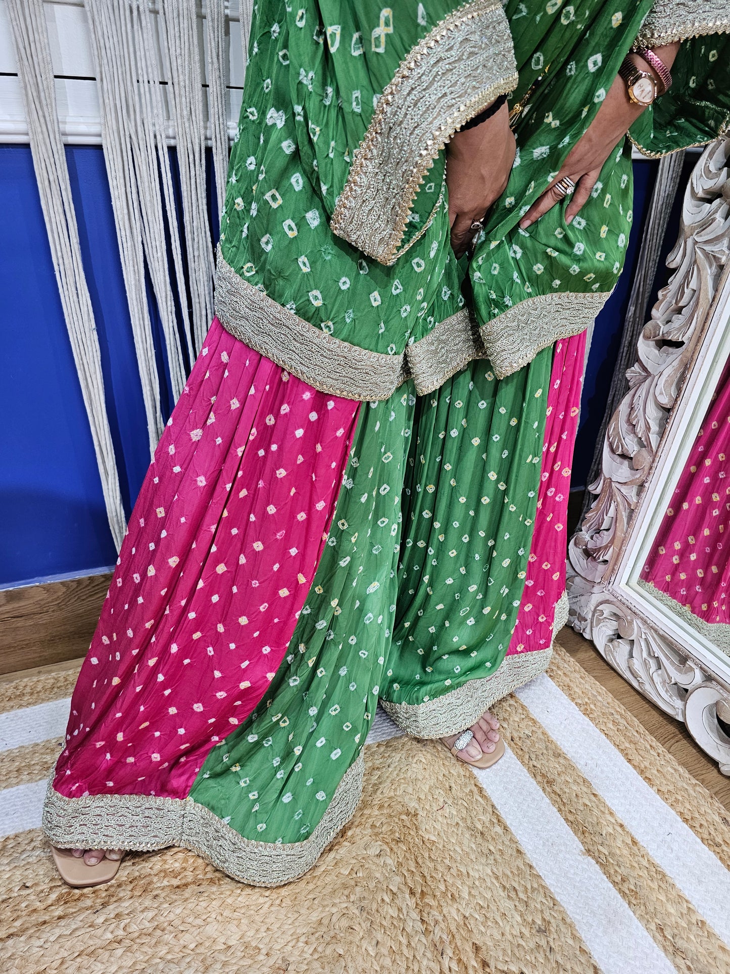 Jeenas bandhani divider set