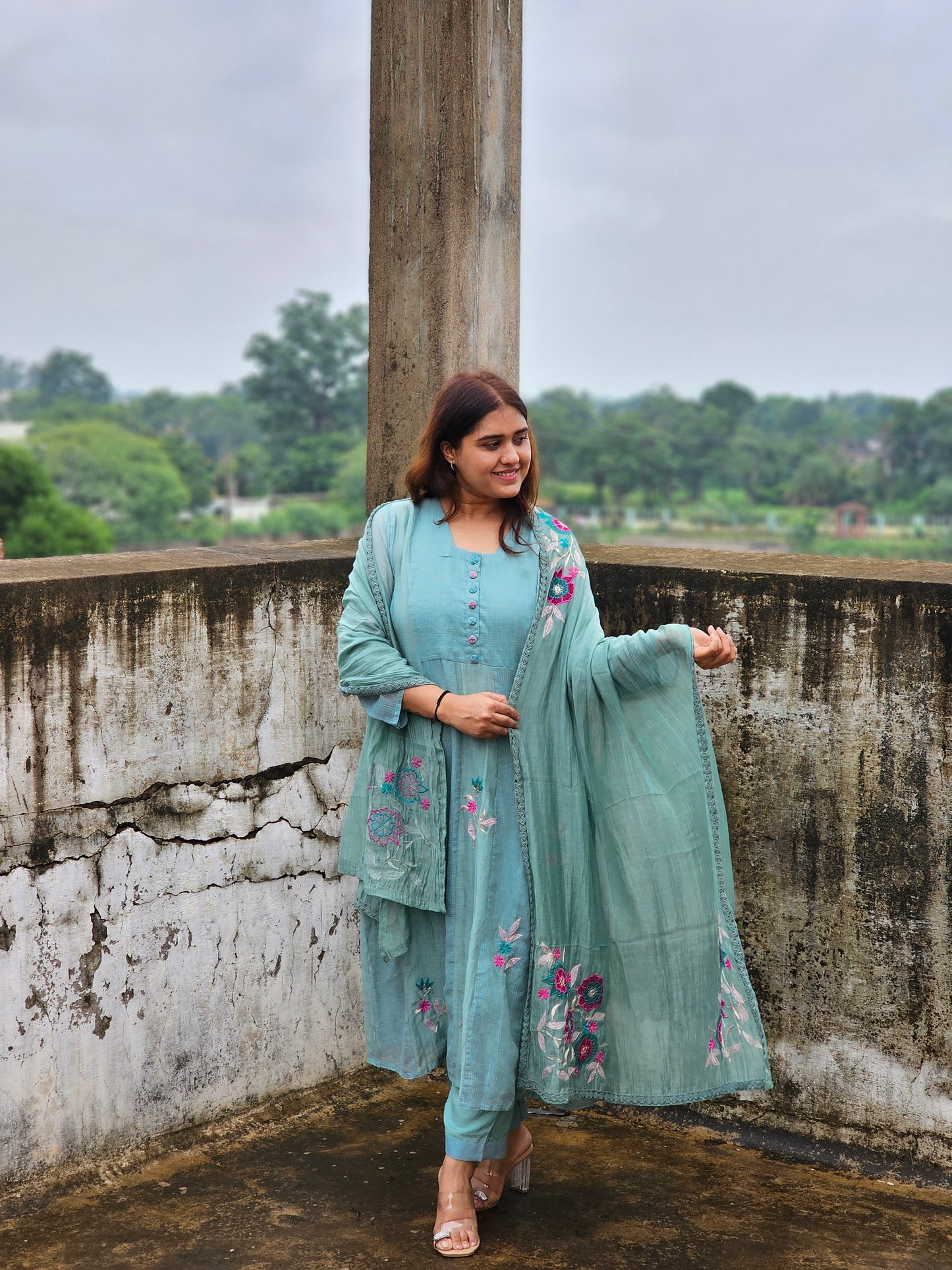 Jeenas embroidery suit set