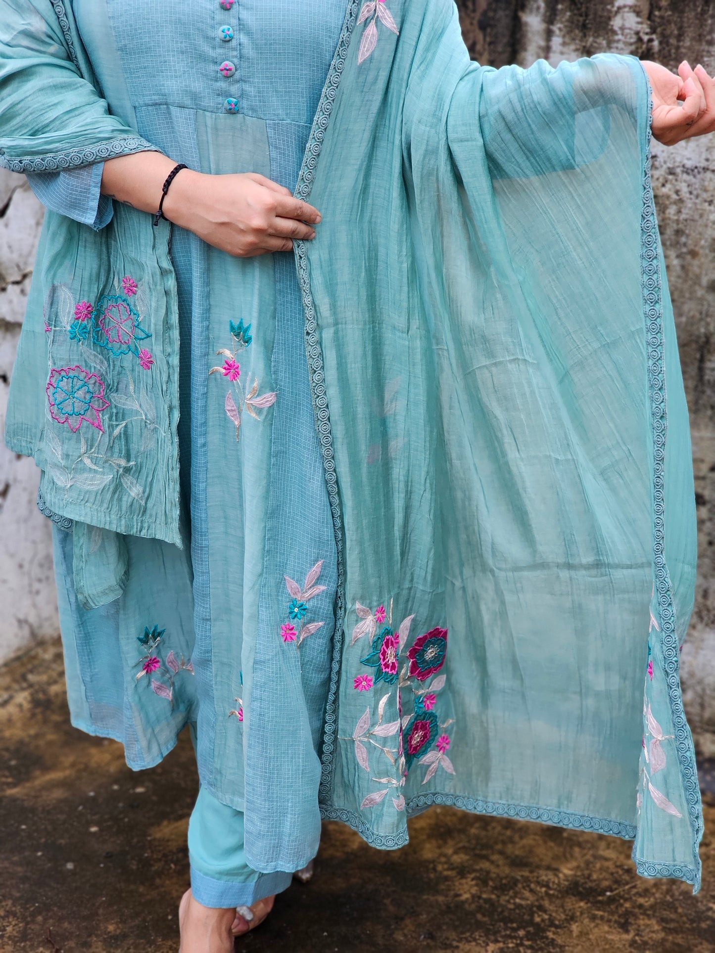 Jeenas embroidery suit set