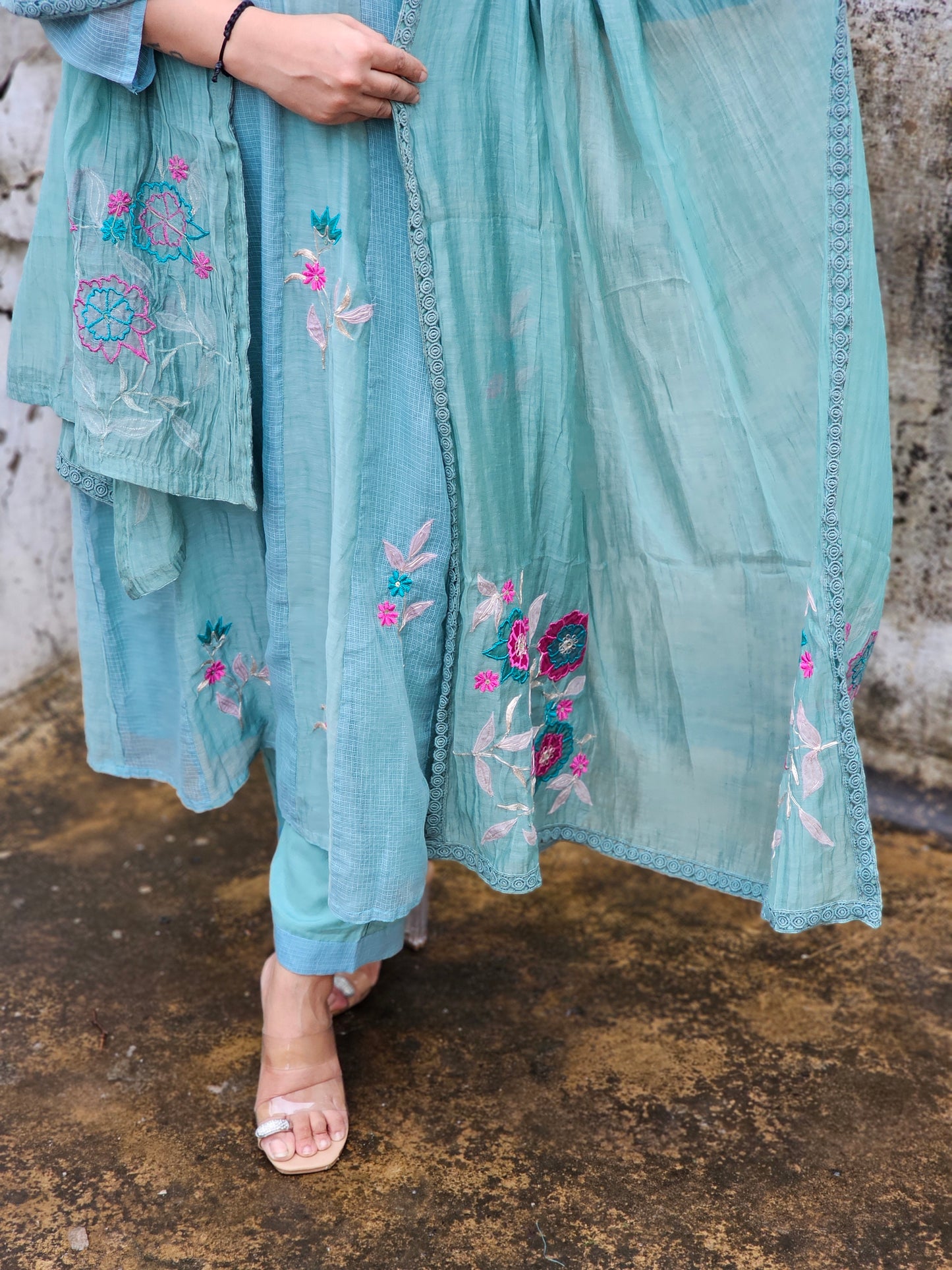 Jeenas embroidery suit set