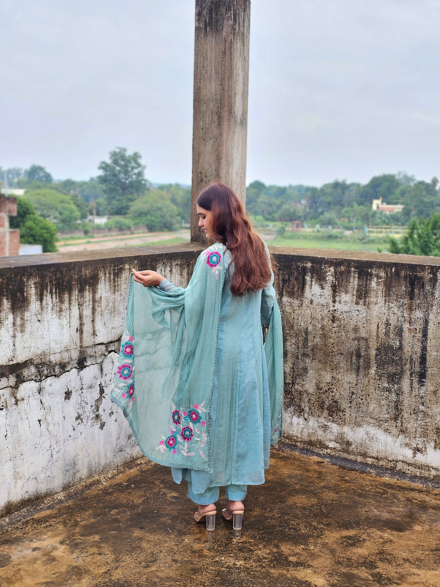Jeenas embroidery suit set
