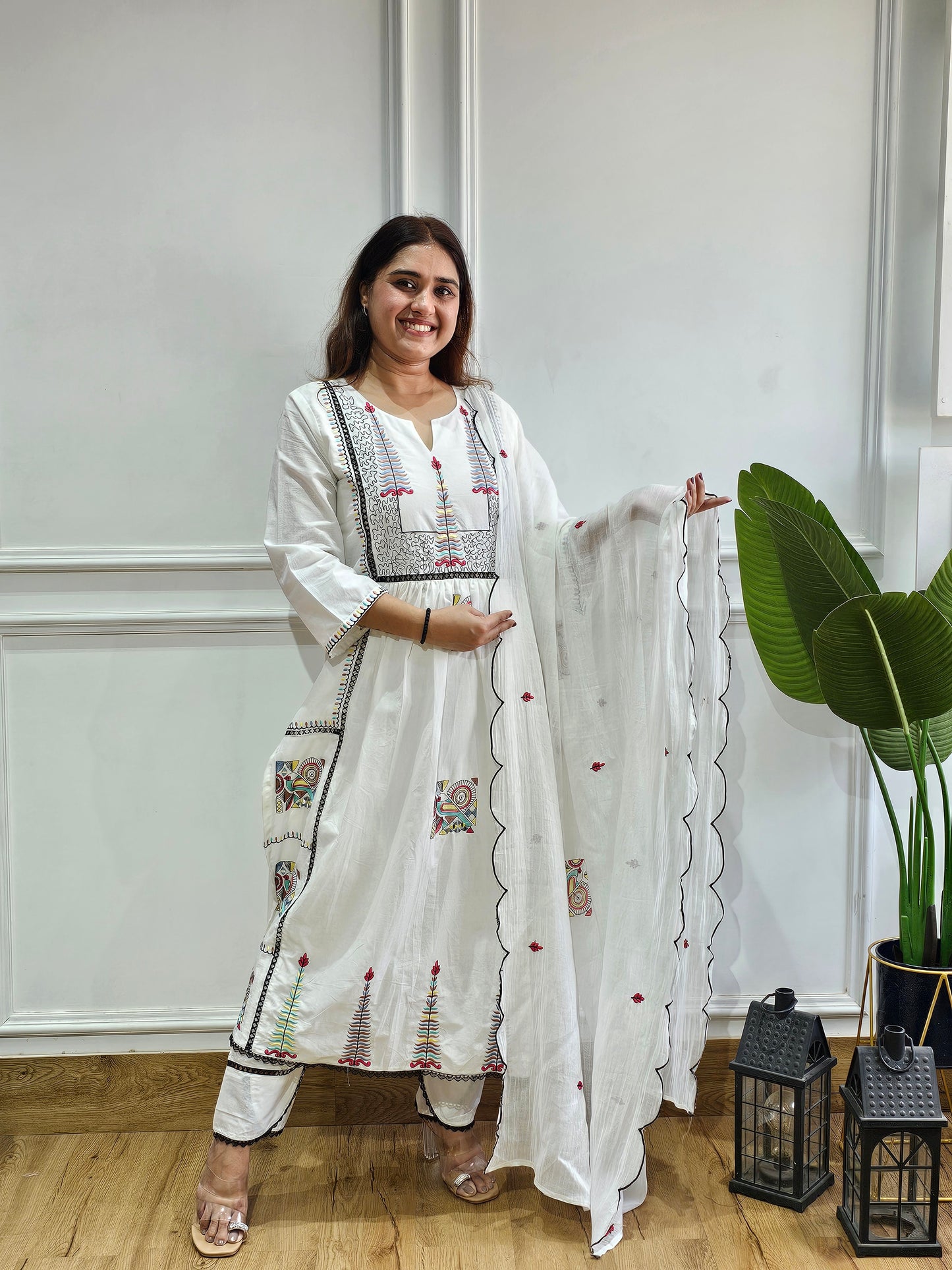 Jeenas embroidery suit set