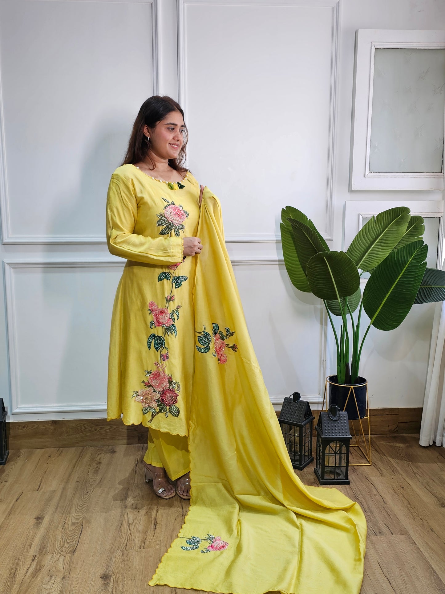 Jeenas embroidery suit set