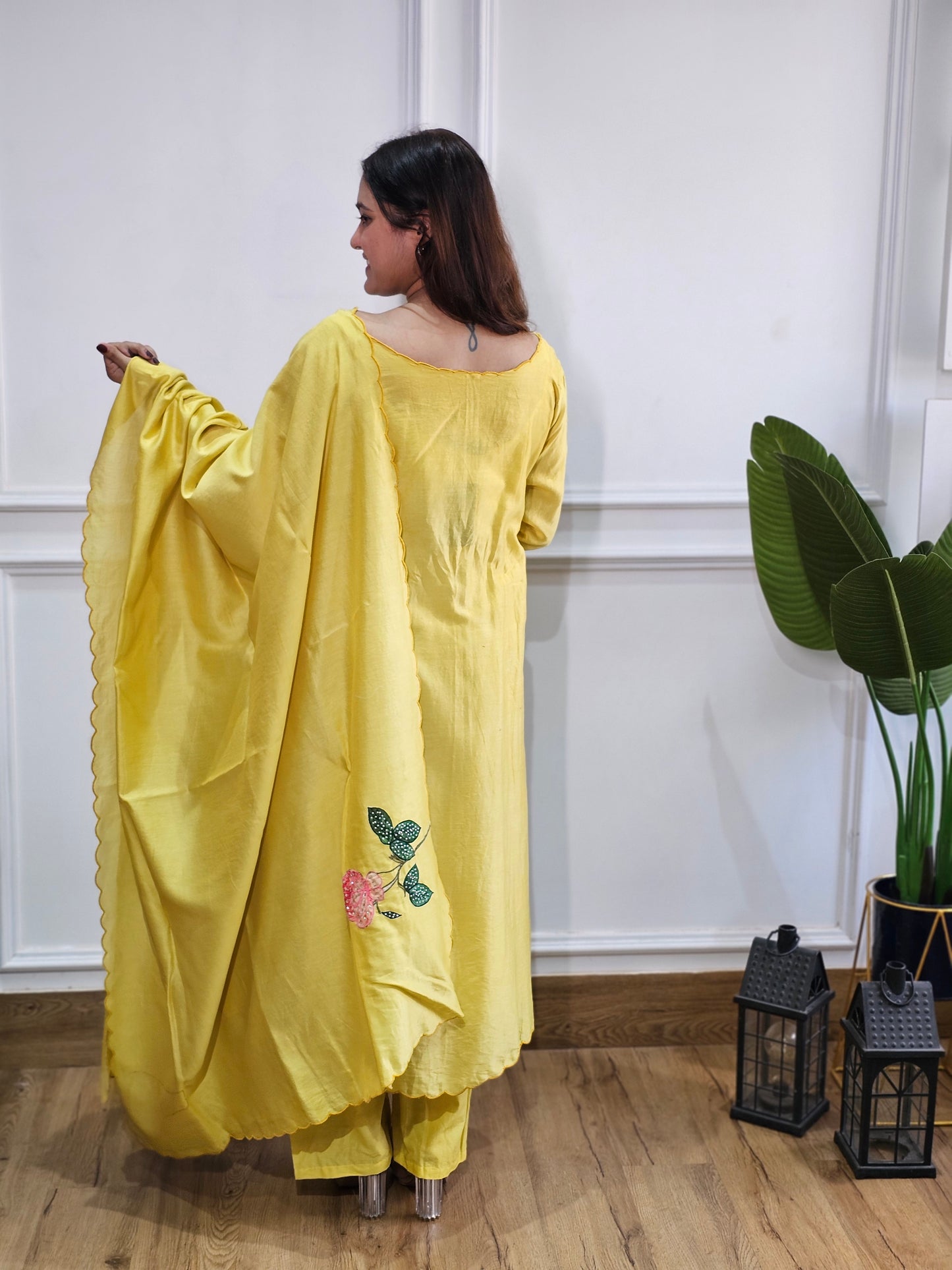 Jeenas embroidery suit set