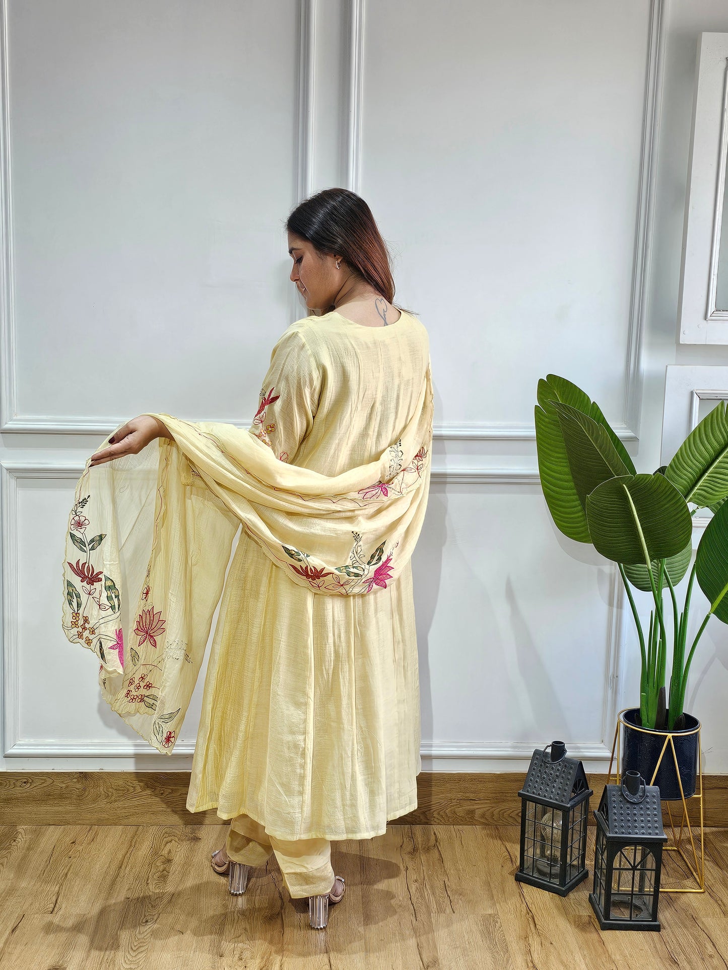 Jeenas embroidery suit set