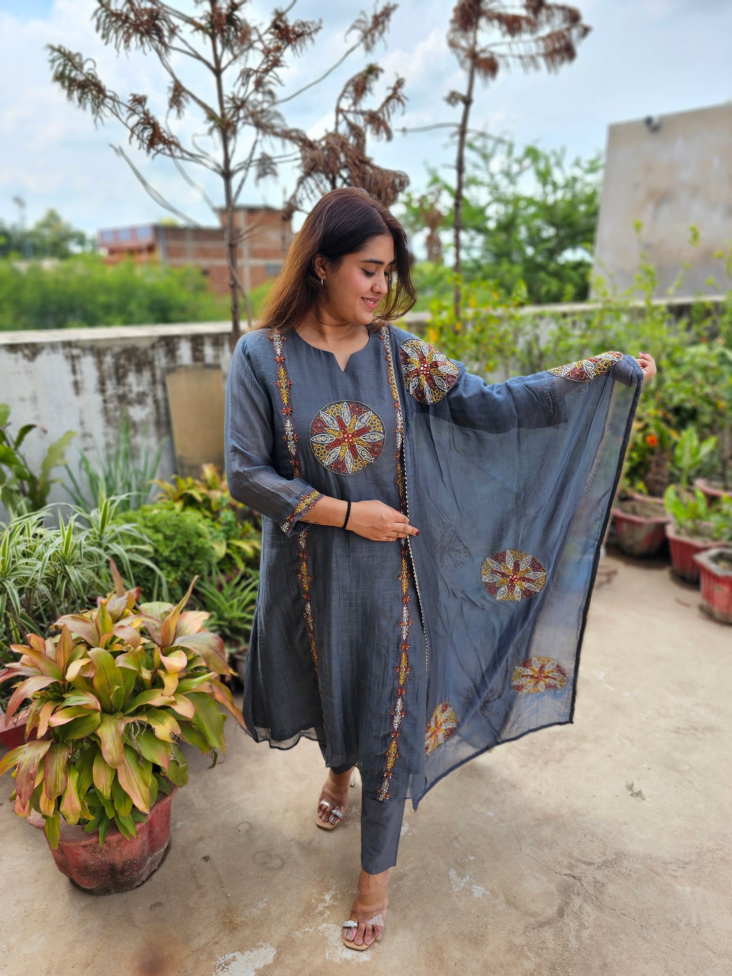 Jeenas embroidery suit set