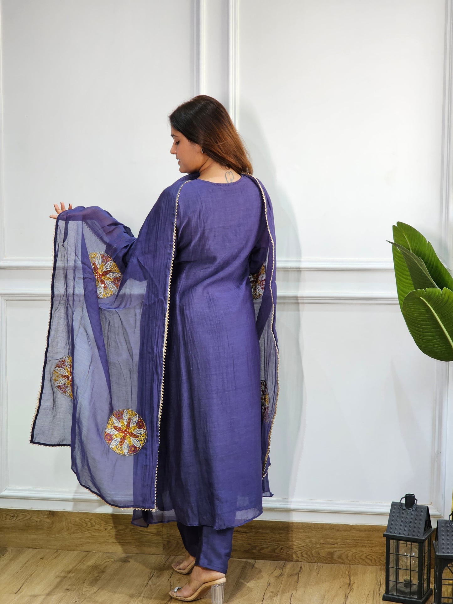 Jeenas embroidery suit set