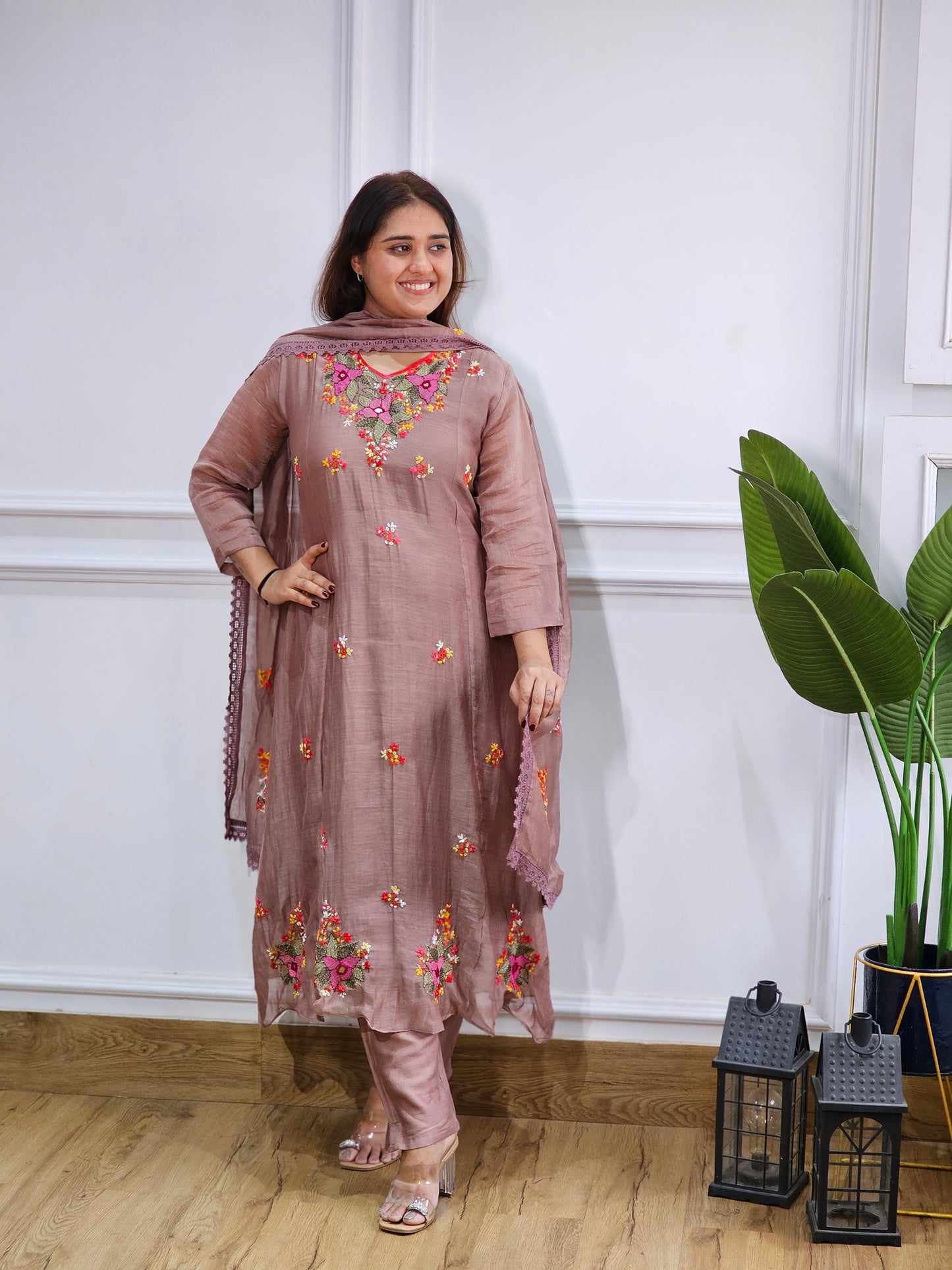 Jeenas embroidery suit set
