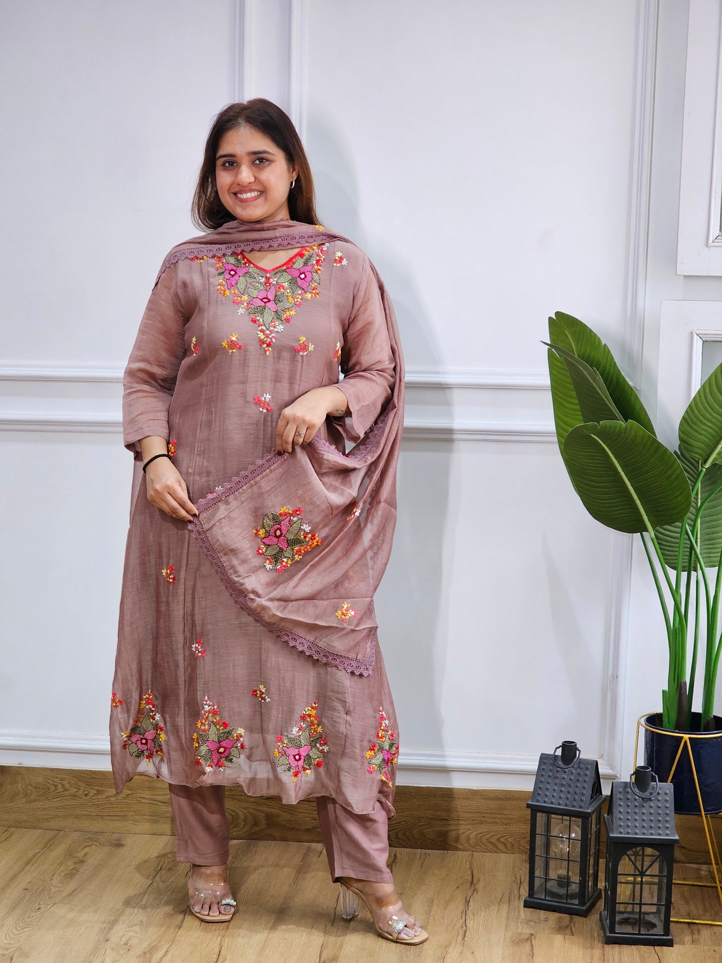 Jeenas embroidery suit set