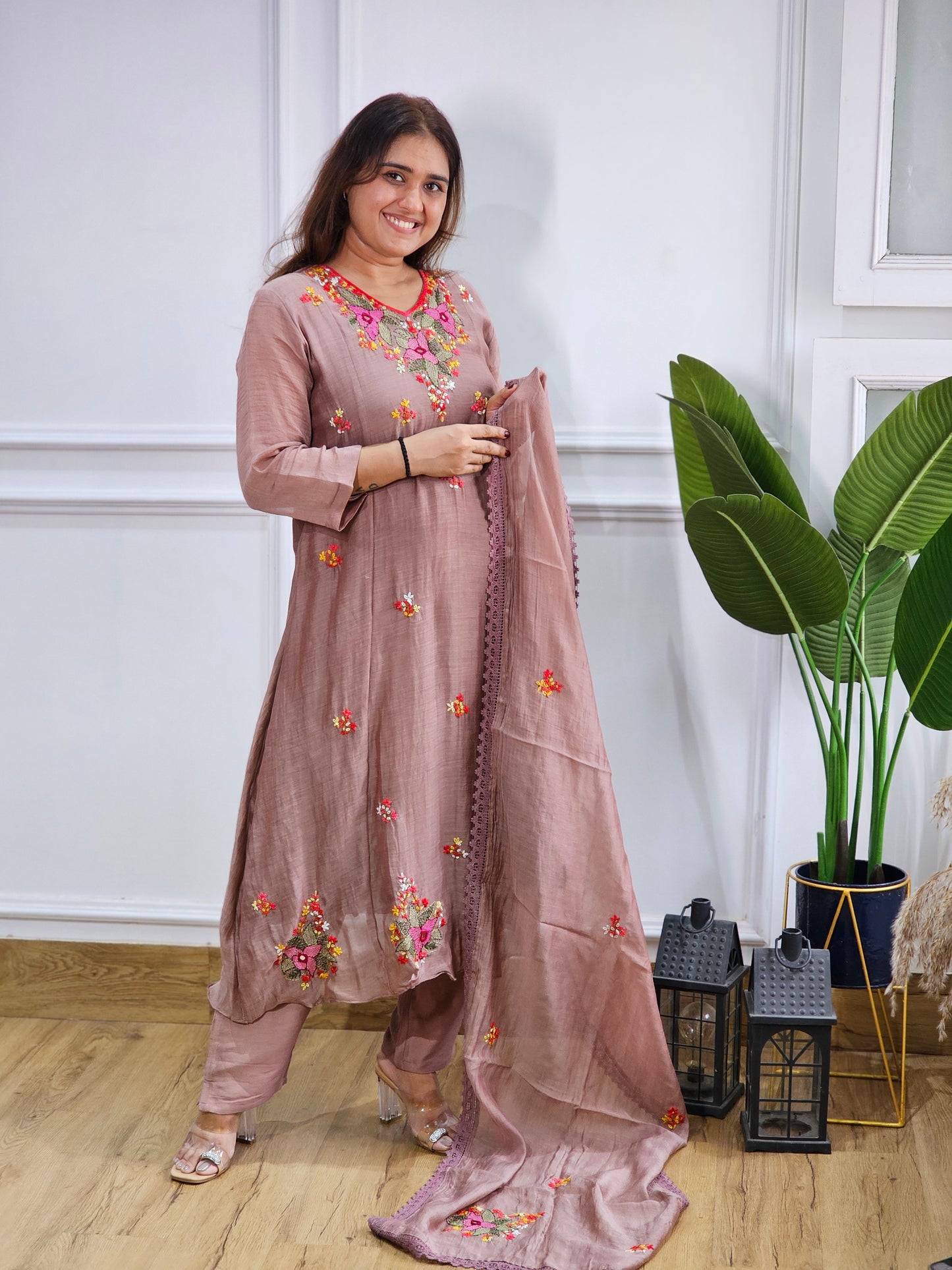 Jeenas embroidery suit set