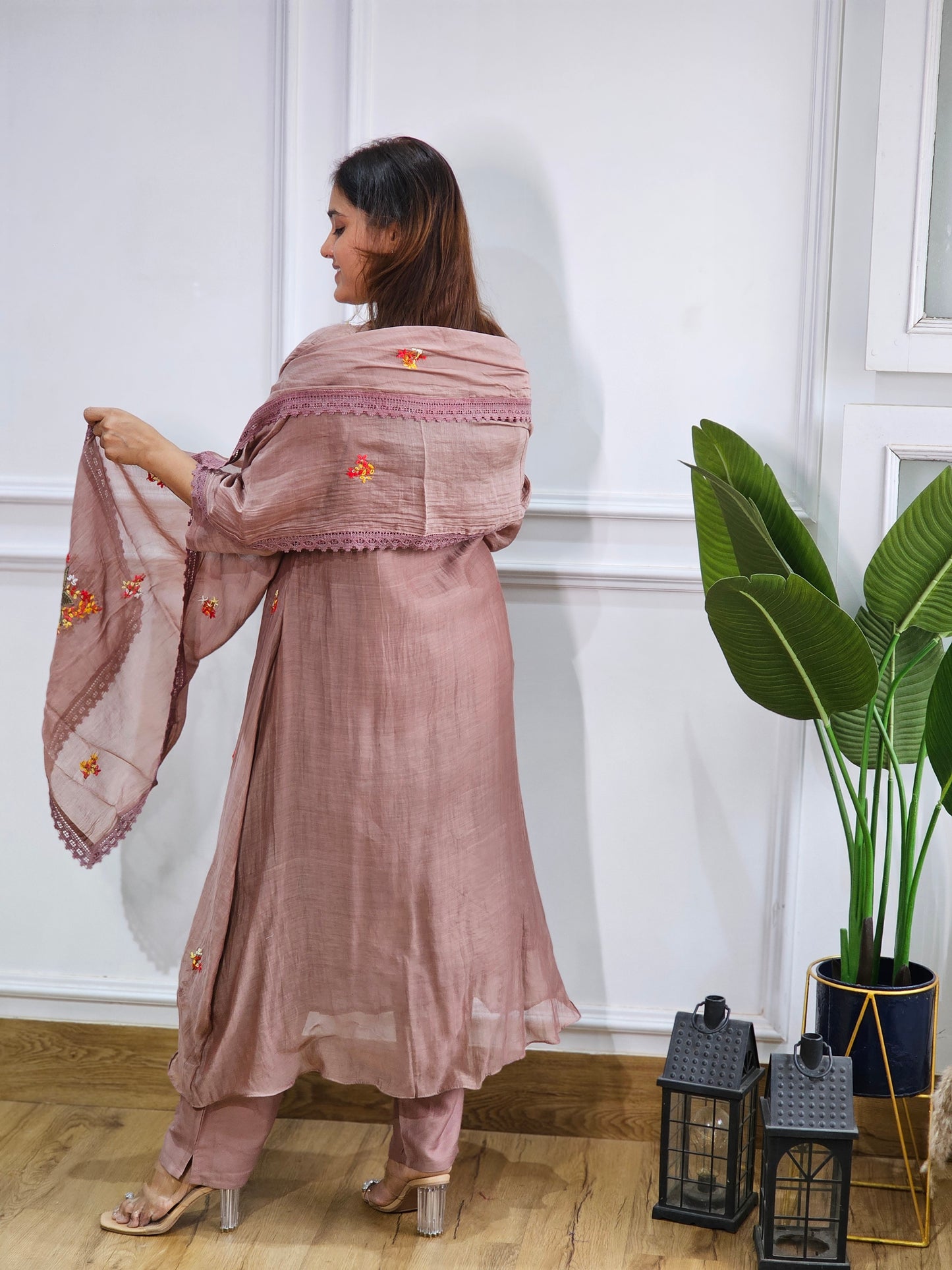 Jeenas embroidery suit set