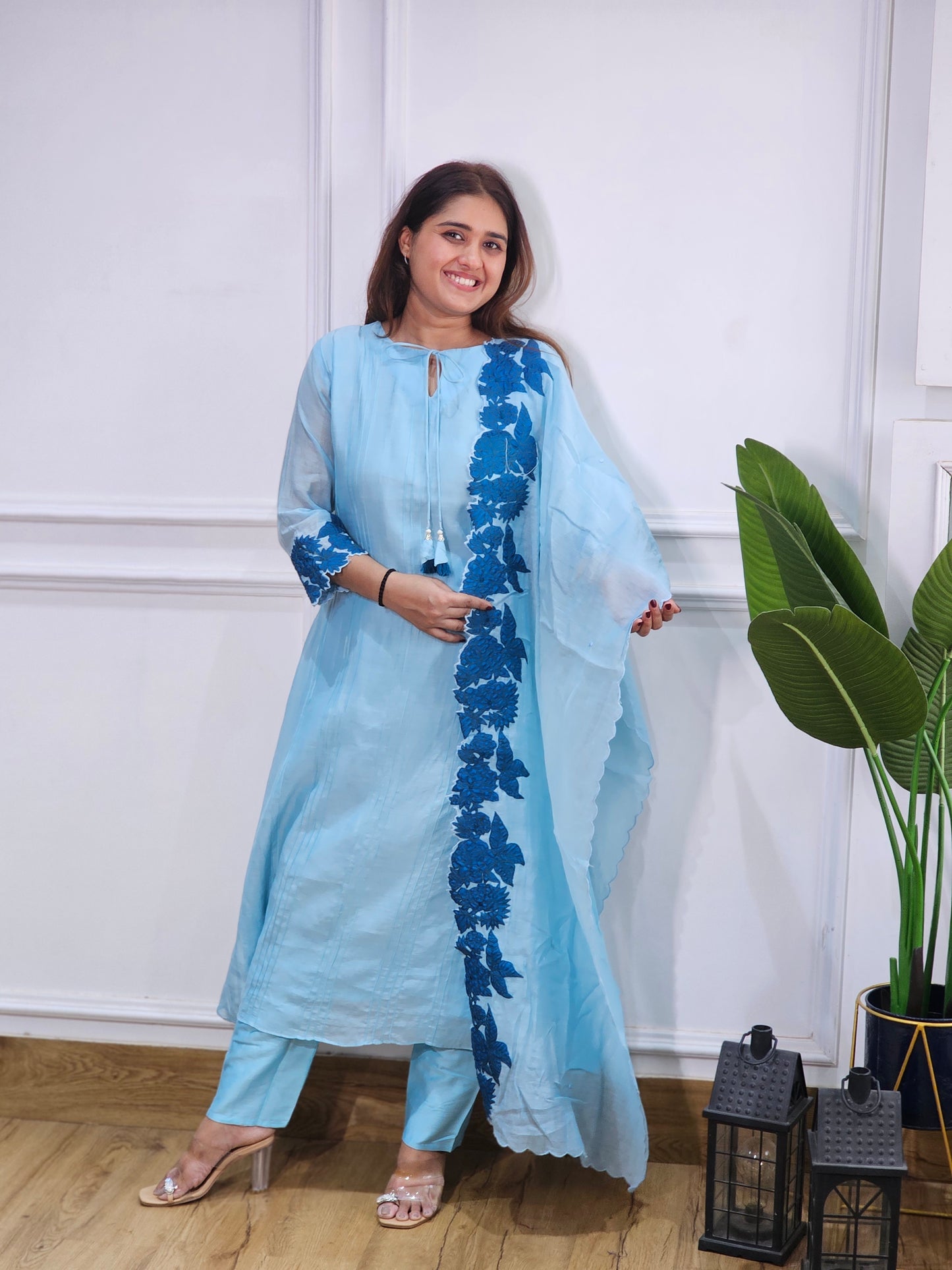 Jeenas embroidery suit set