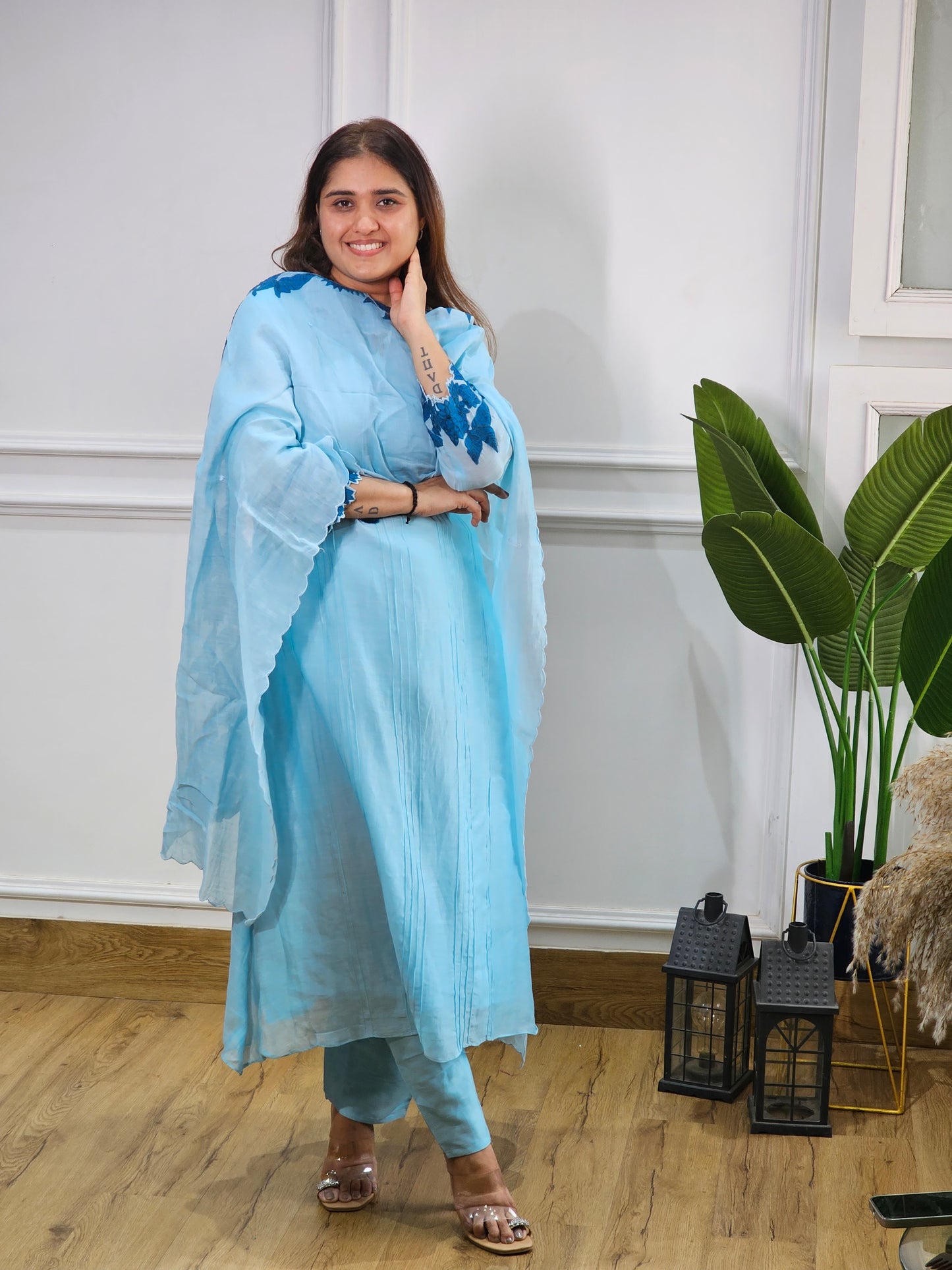 Jeenas embroidery suit set