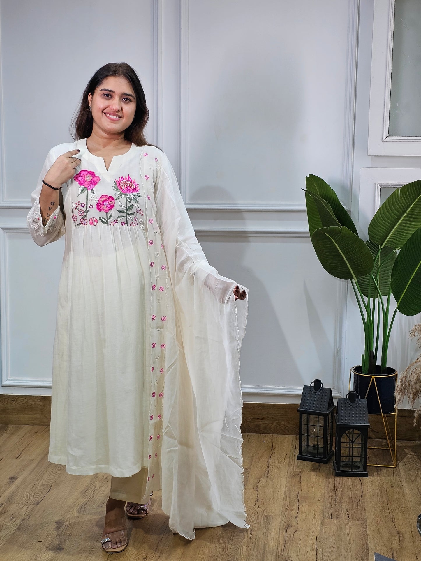 Jeenas embroidery suit set