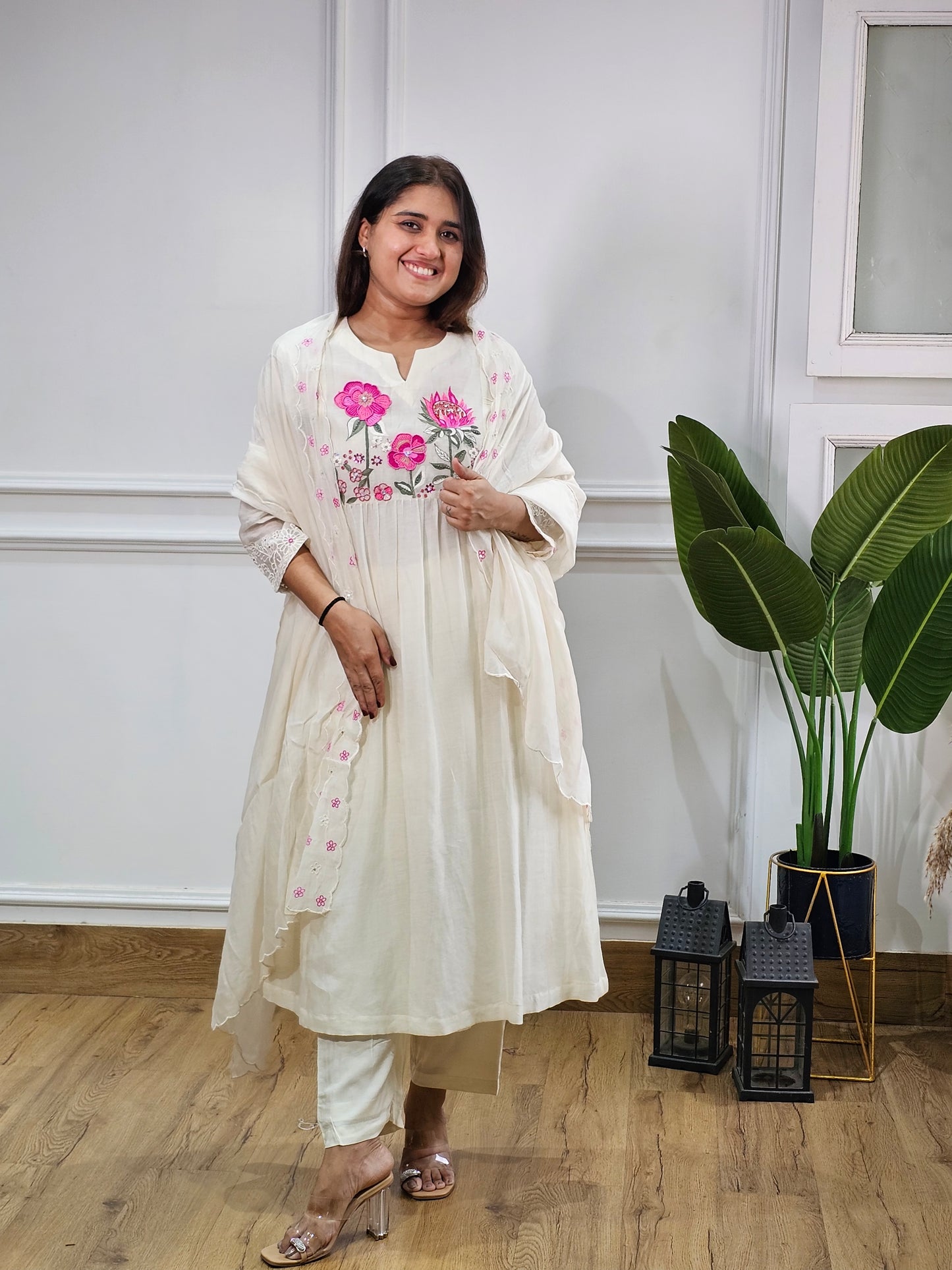 Jeenas embroidery suit set