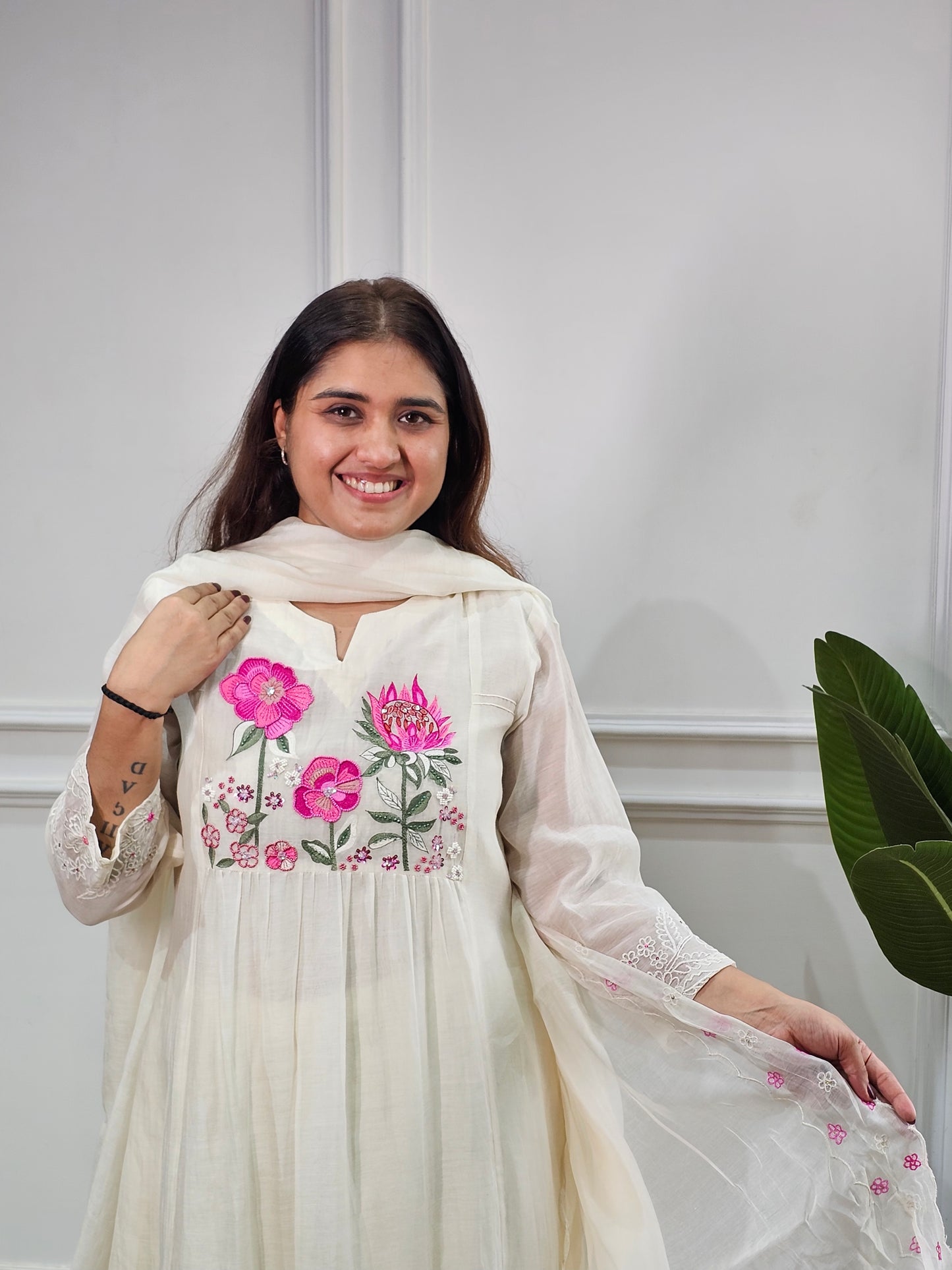 Jeenas embroidery suit set