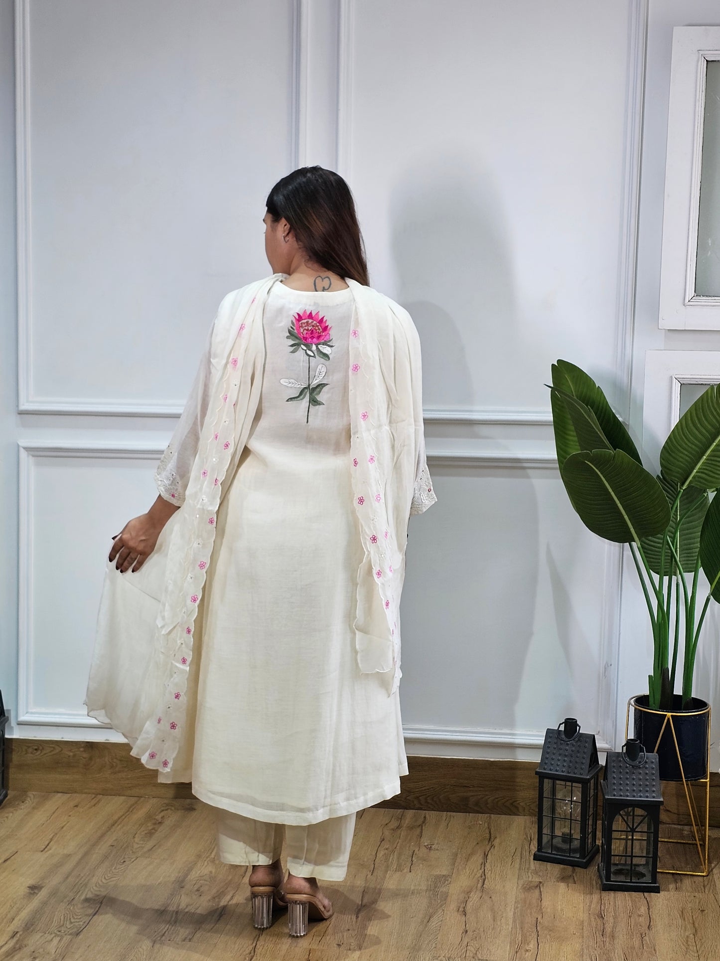 Jeenas embroidery suit set