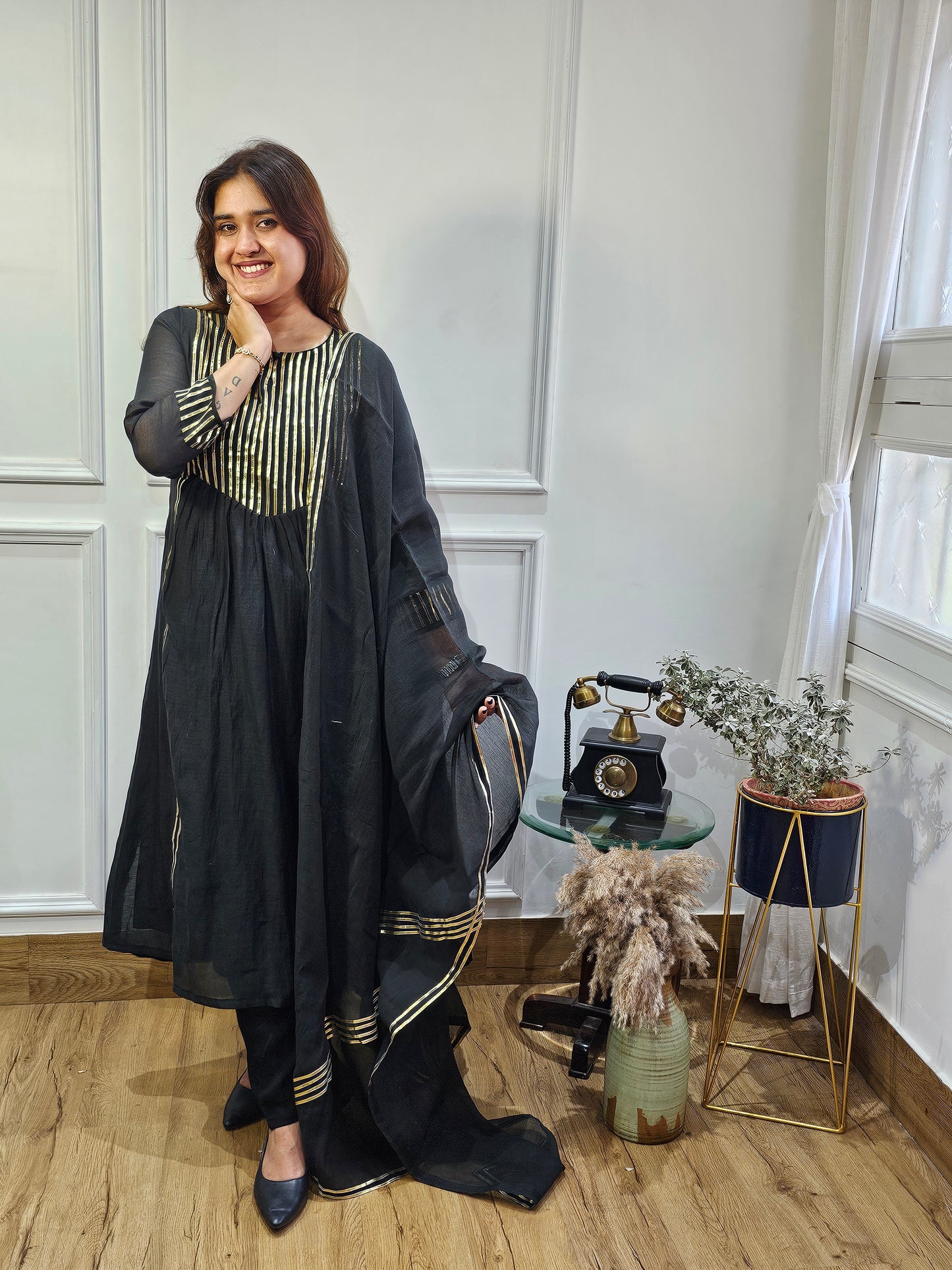 Jeenas gota detailed suit set