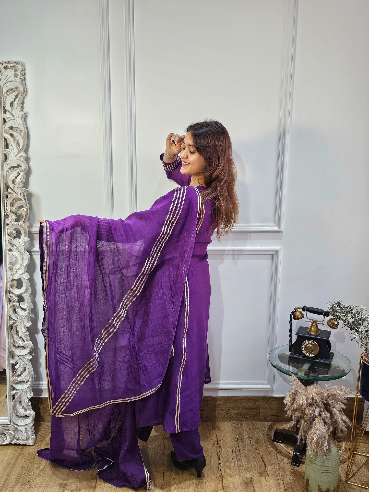 Jeenas gota detailed suit set