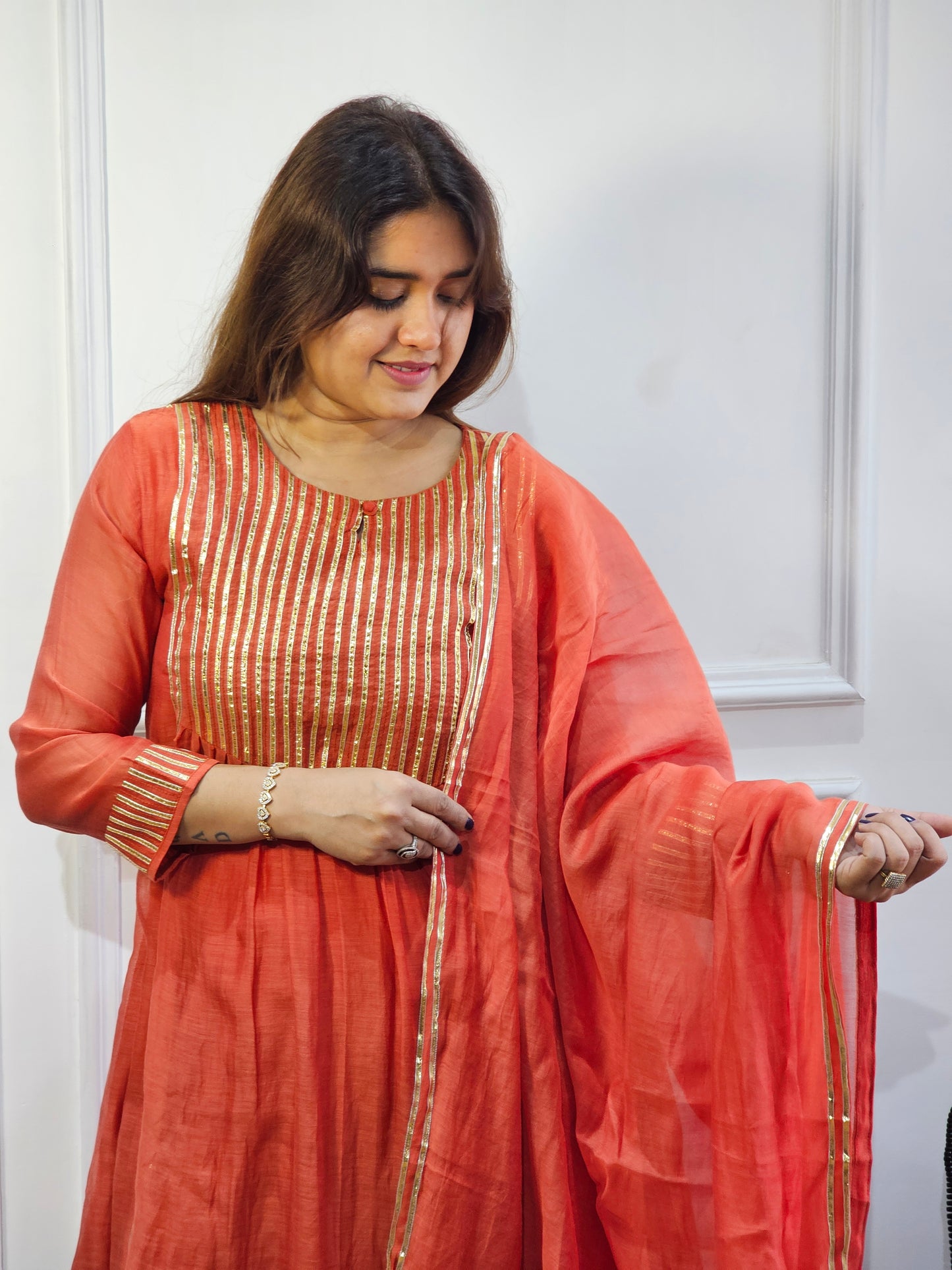 Jeenas gota detailed suit set