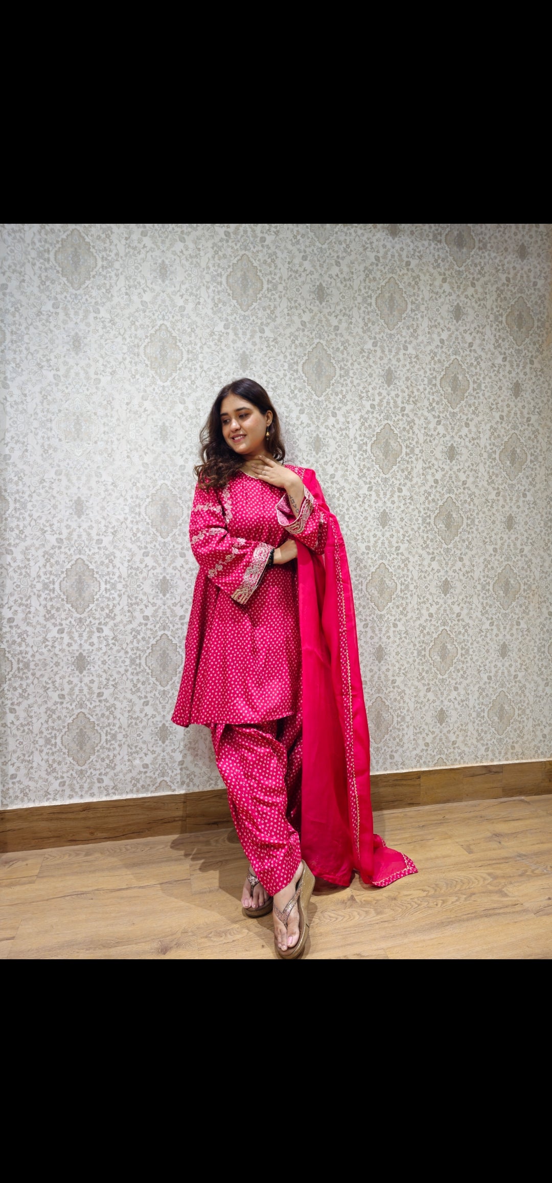 Jeenas pure muslin bandhani
salwar suit set with pure organza
dupatta