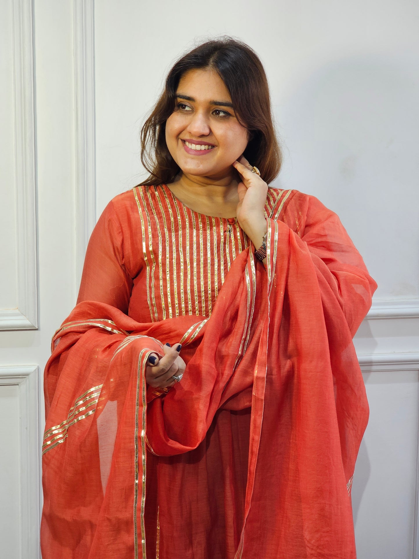 Jeenas gota detailed suit set