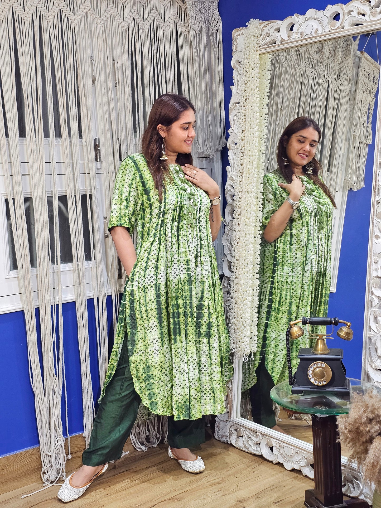 Jeenas apple cut kurta with pant