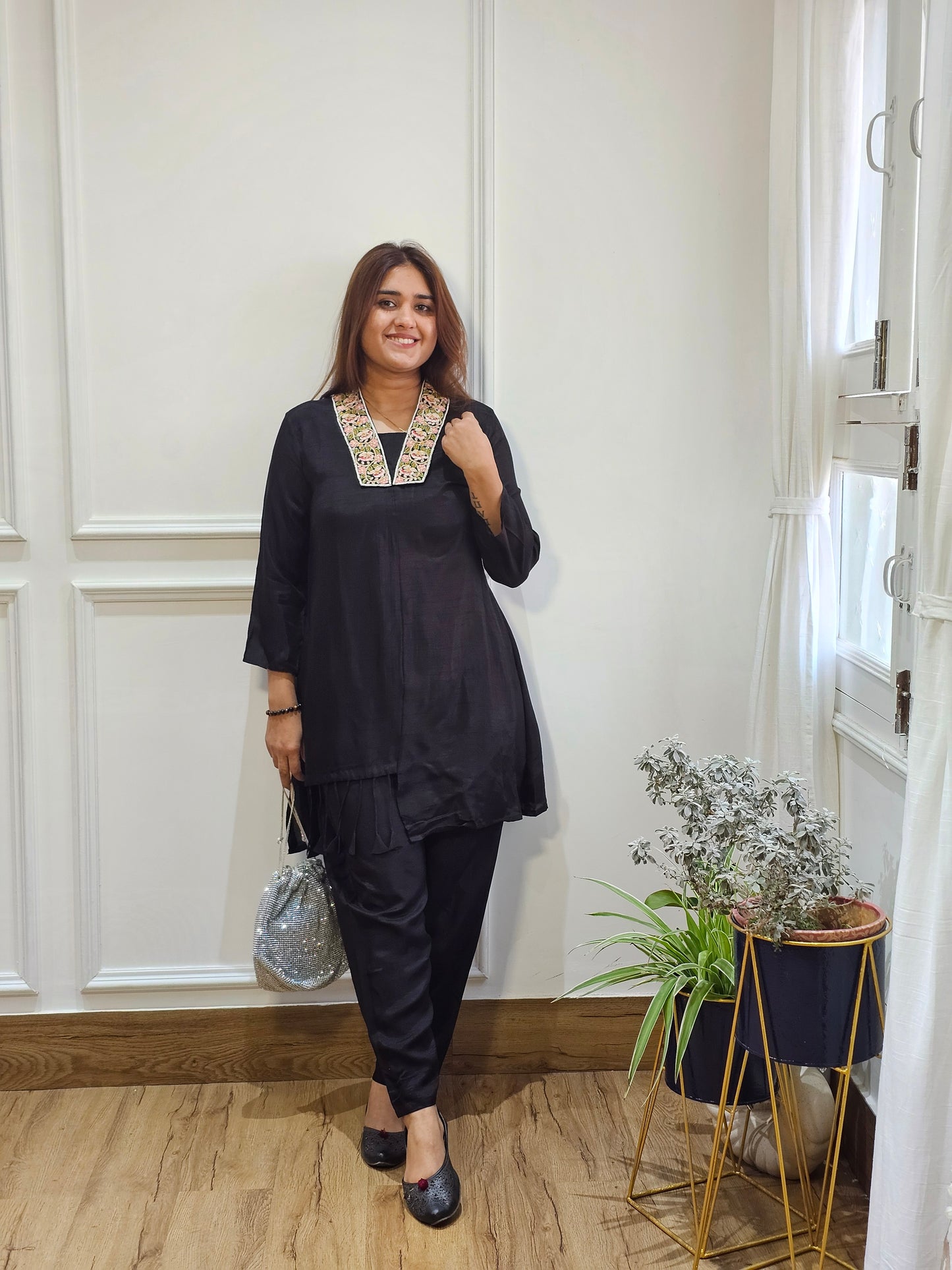 Jeenas embroiderd black cordset