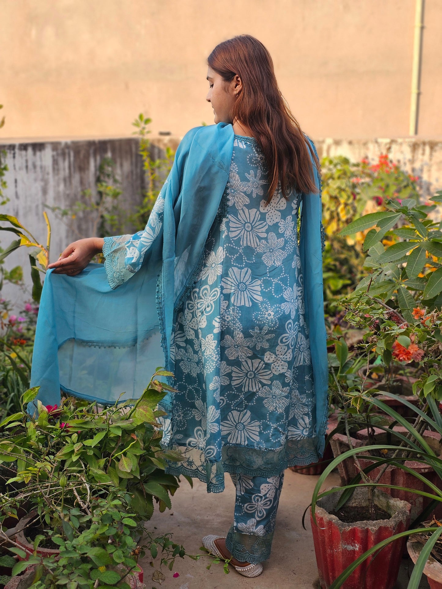 Jeenas pure muslin suit with lace detaling
