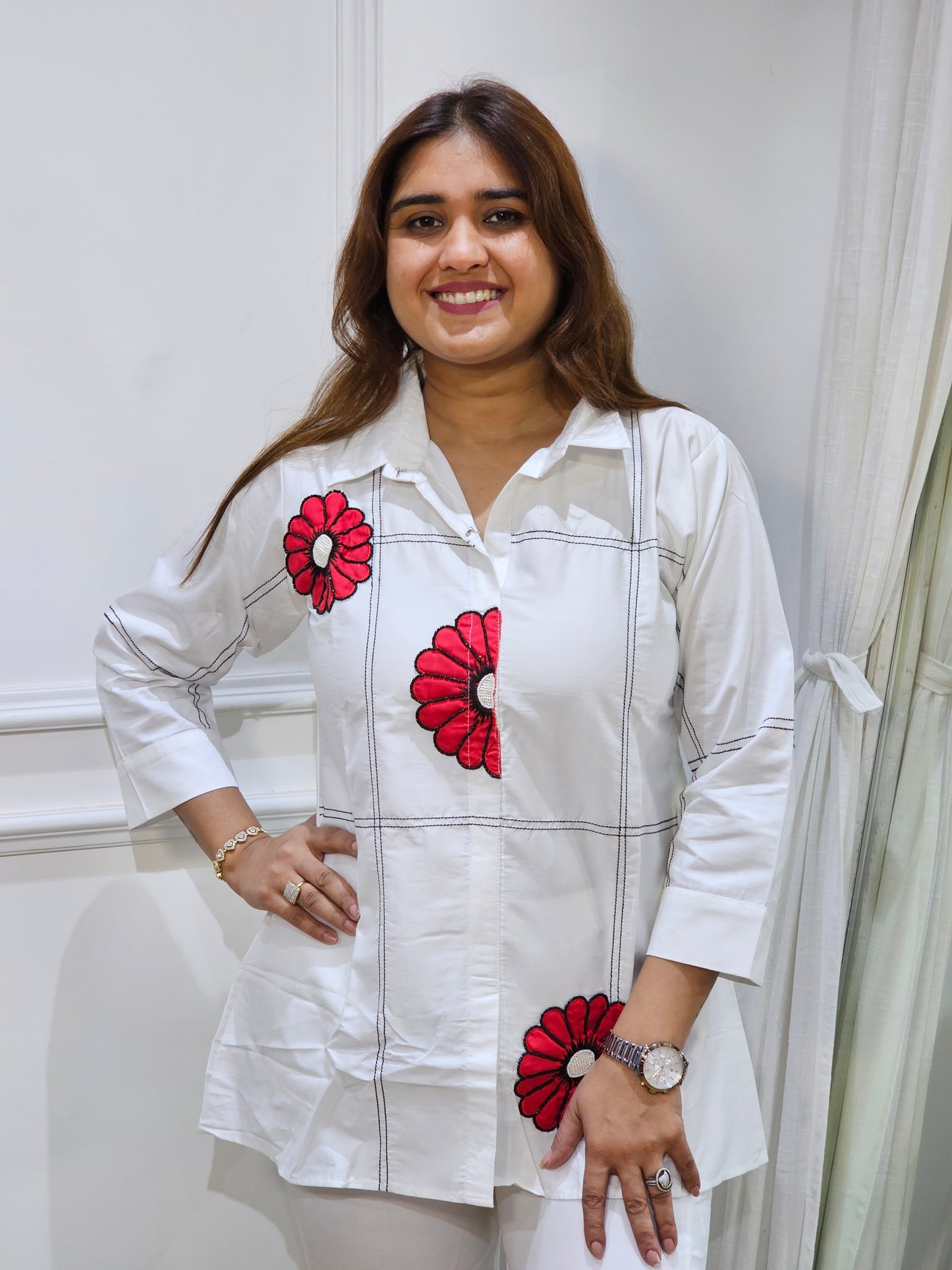 Jeenas white thread detailed cordset