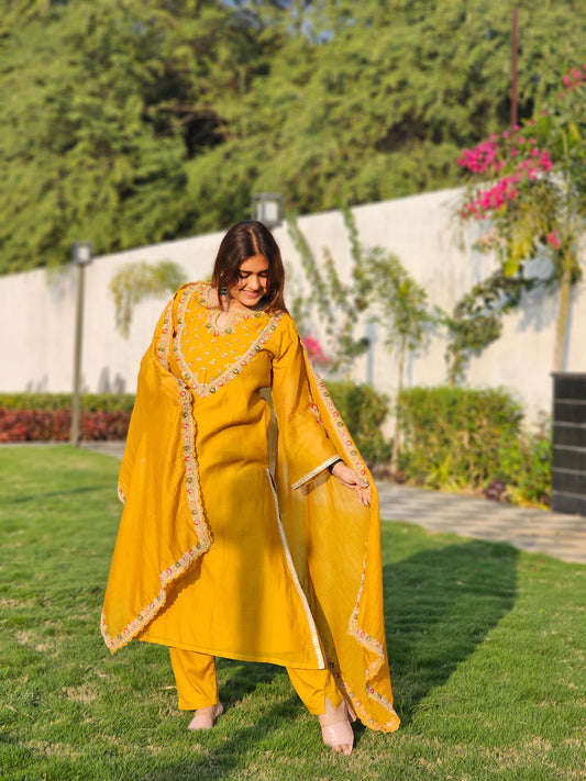 Jeenas heavy embroidered suit set