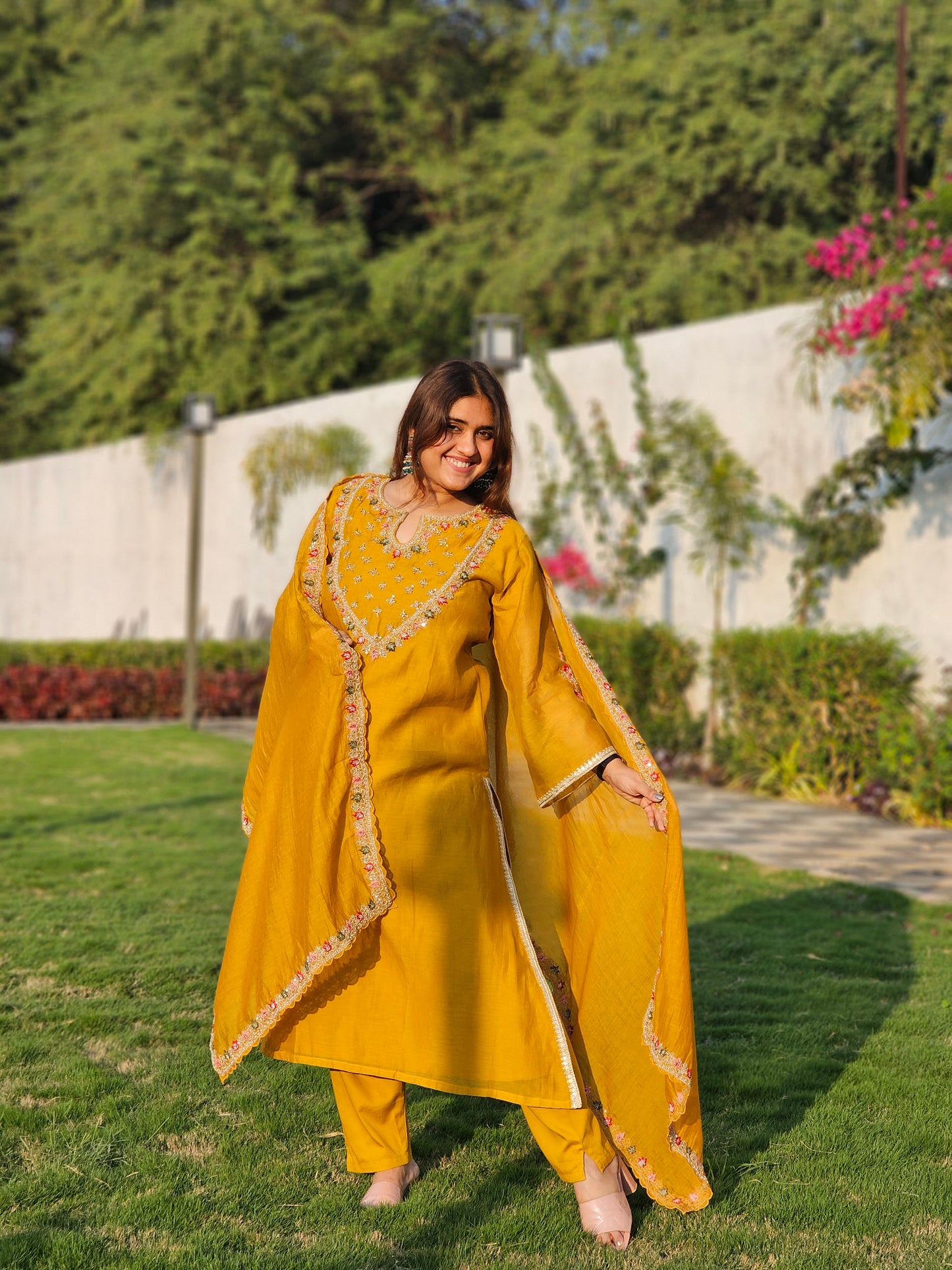 Jeenas heavy embroidered suit set