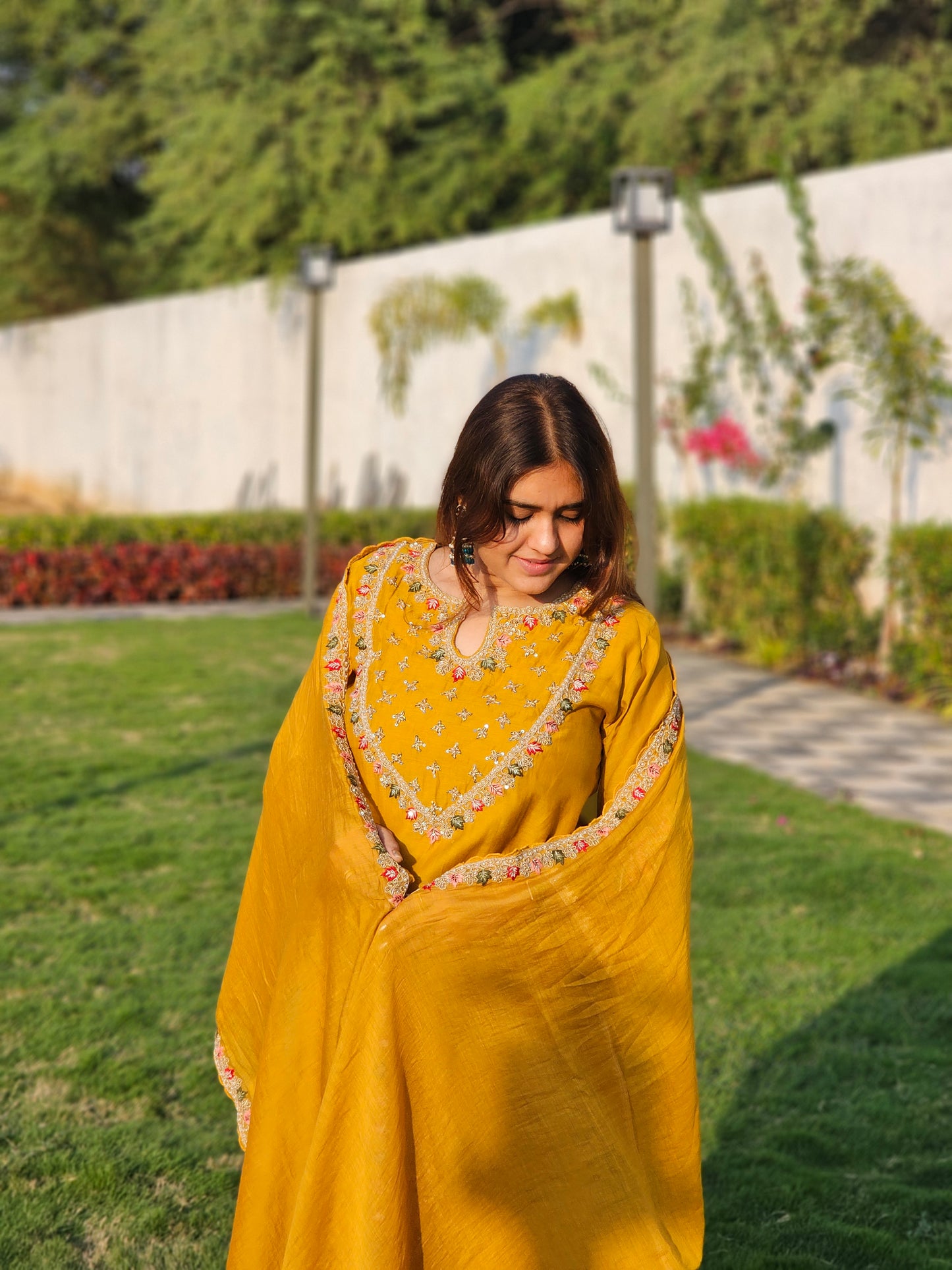 Jeenas heavy embroidered suit set