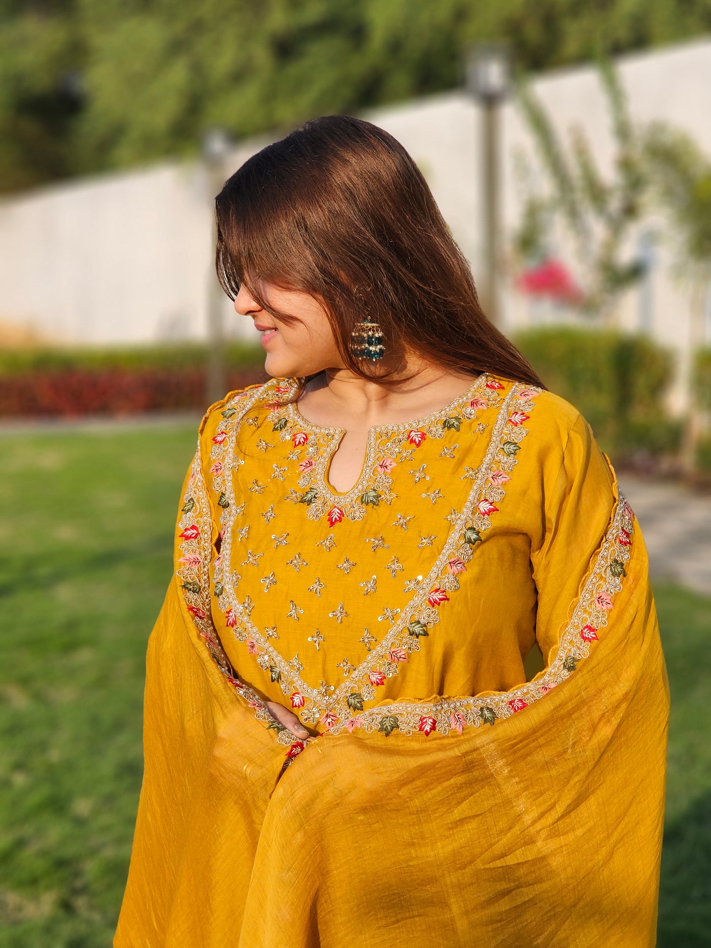 Jeenas heavy embroidered suit set