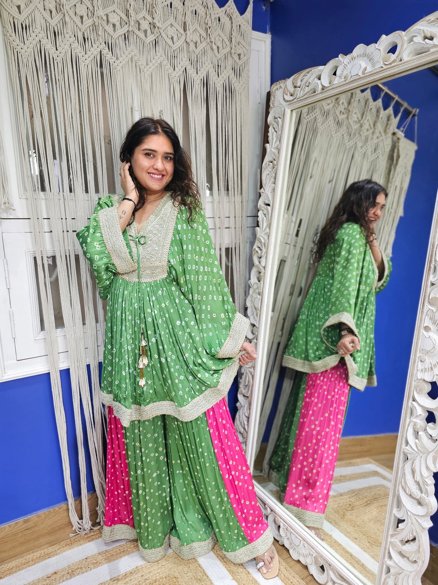 Jeenas bandhani divider set
