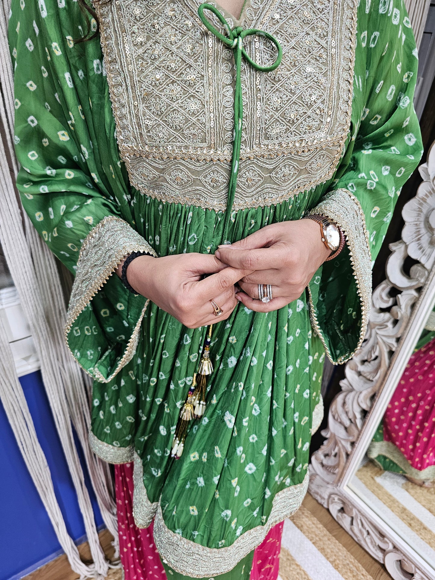 Jeenas bandhani divider set