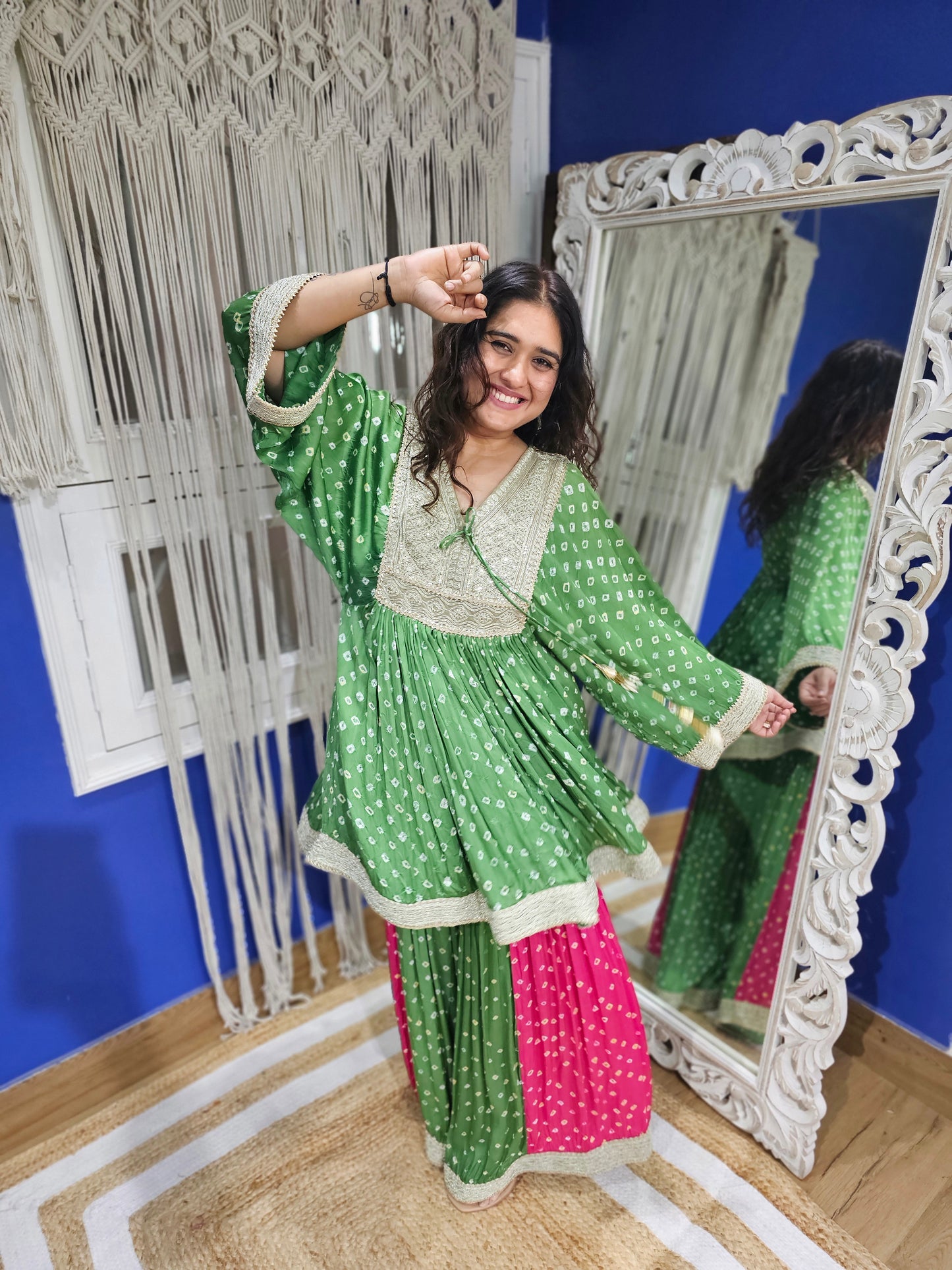 Jeenas bandhani divider set