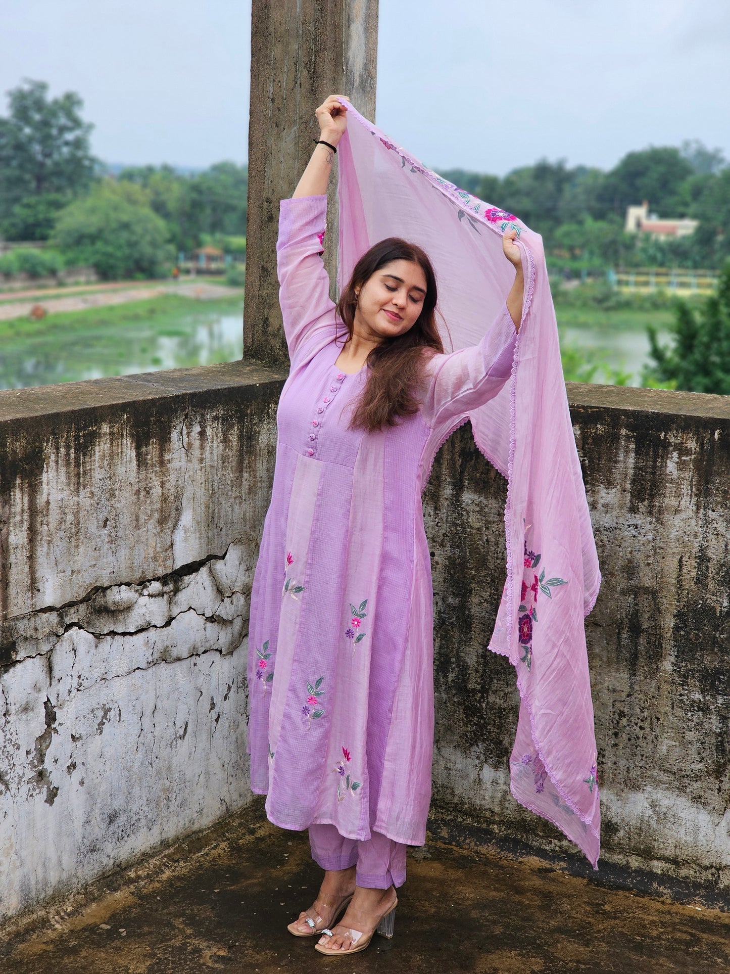 Jeenas embroidery suit set