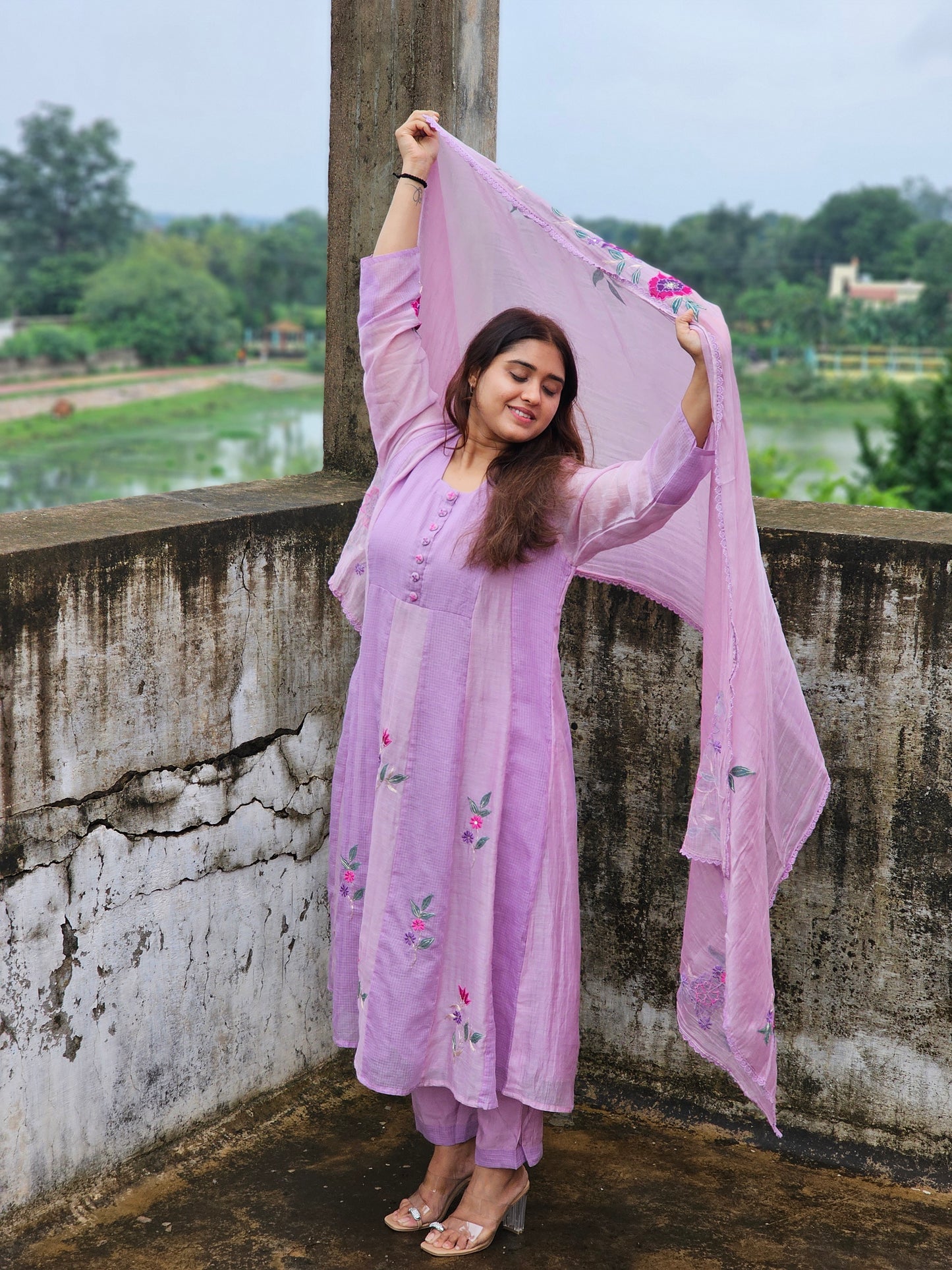 Jeenas embroidery suit set