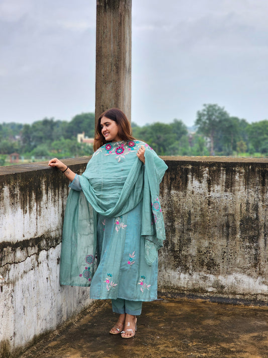 Jeenas embroidery suit set