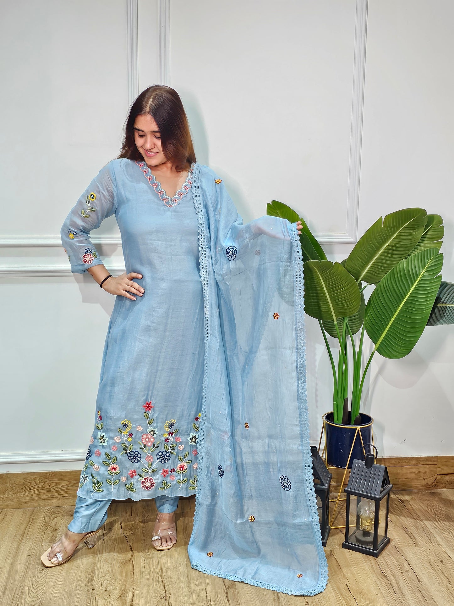 Jeenas embroidery suit set